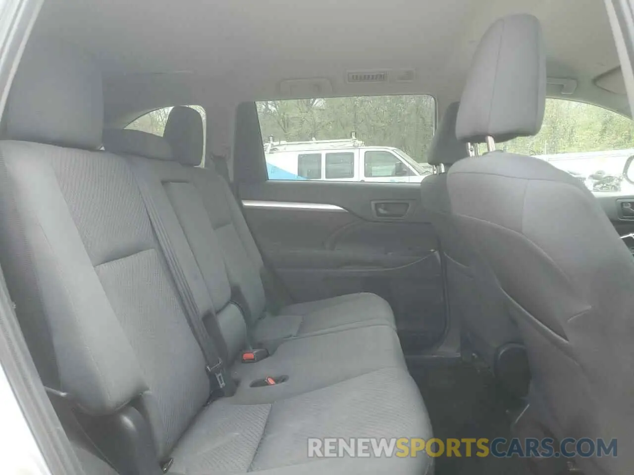 11 Photograph of a damaged car 5TDZZRFH7KS299274 TOYOTA HIGHLANDER 2019