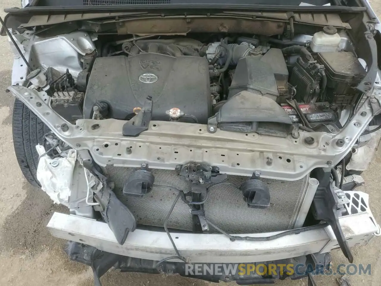 12 Photograph of a damaged car 5TDZZRFH7KS299274 TOYOTA HIGHLANDER 2019