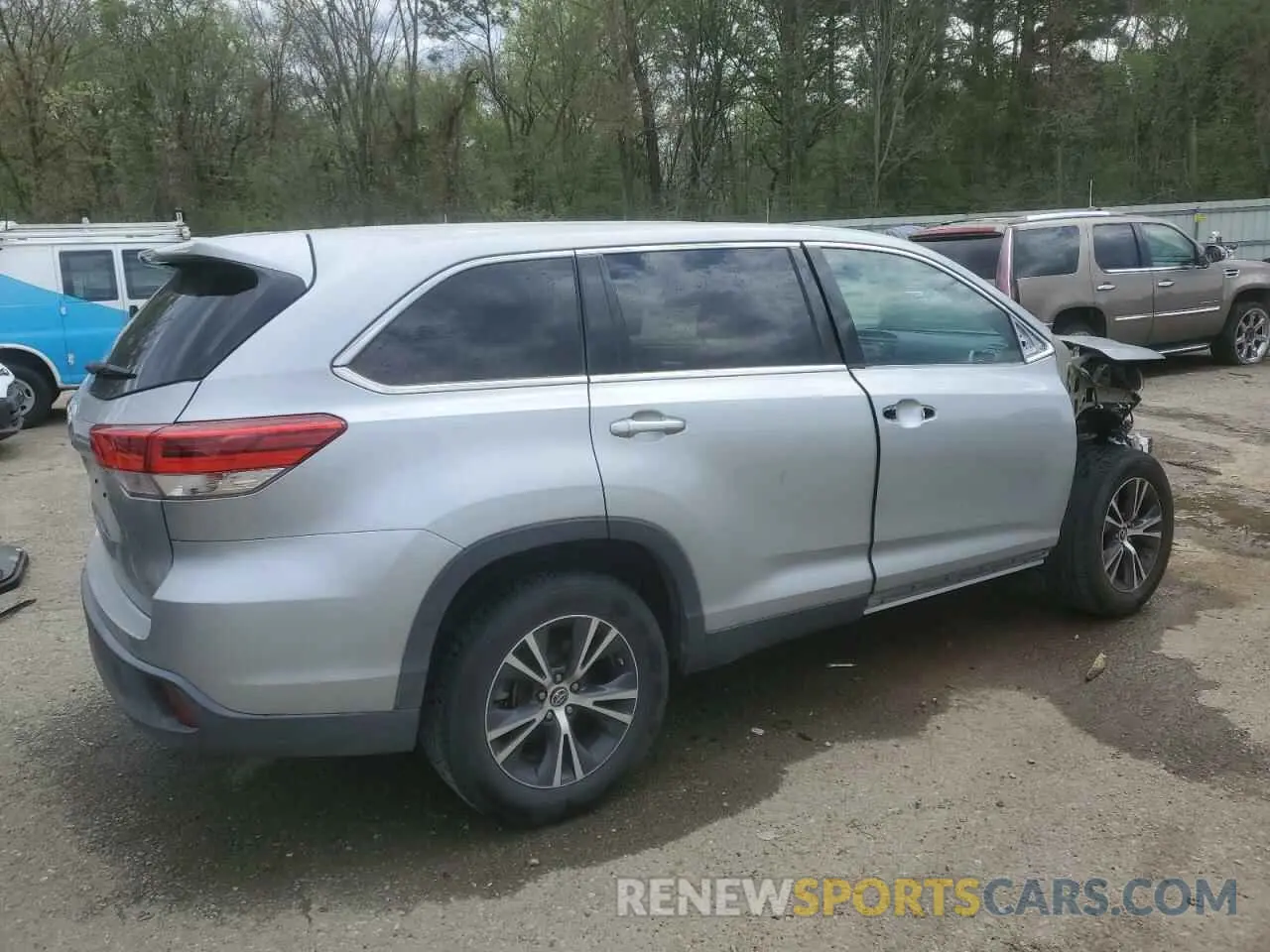3 Photograph of a damaged car 5TDZZRFH7KS299274 TOYOTA HIGHLANDER 2019