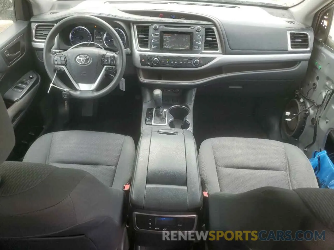 8 Photograph of a damaged car 5TDZZRFH7KS299274 TOYOTA HIGHLANDER 2019