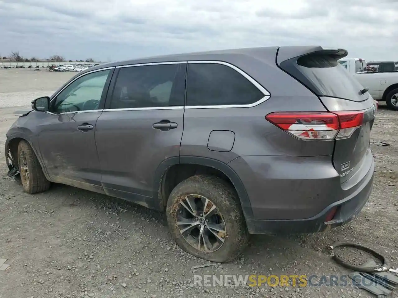 2 Photograph of a damaged car 5TDZZRFH7KS304831 TOYOTA HIGHLANDER 2019