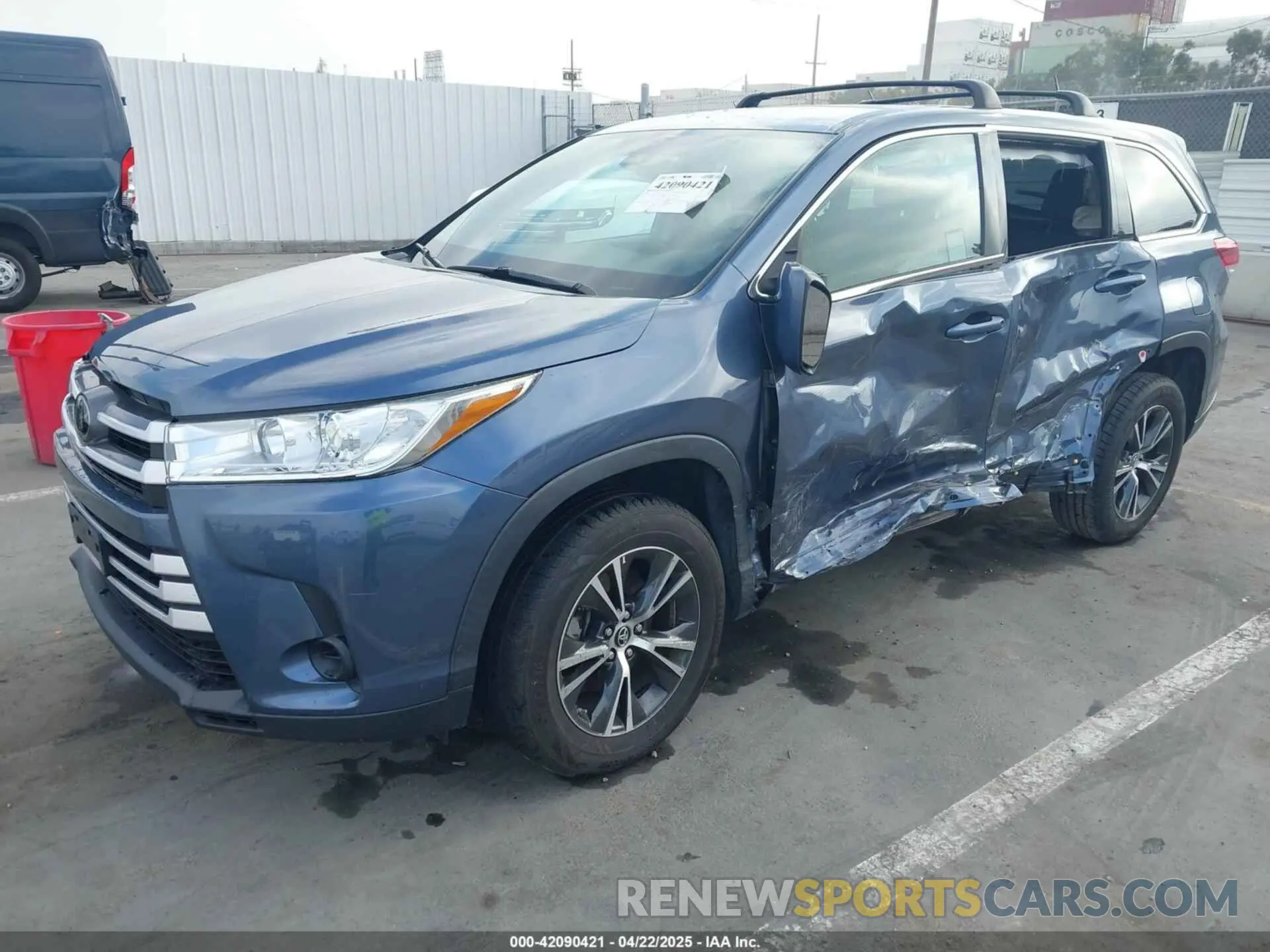 2 Photograph of a damaged car 5TDZZRFH7KS316168 TOYOTA HIGHLANDER 2019