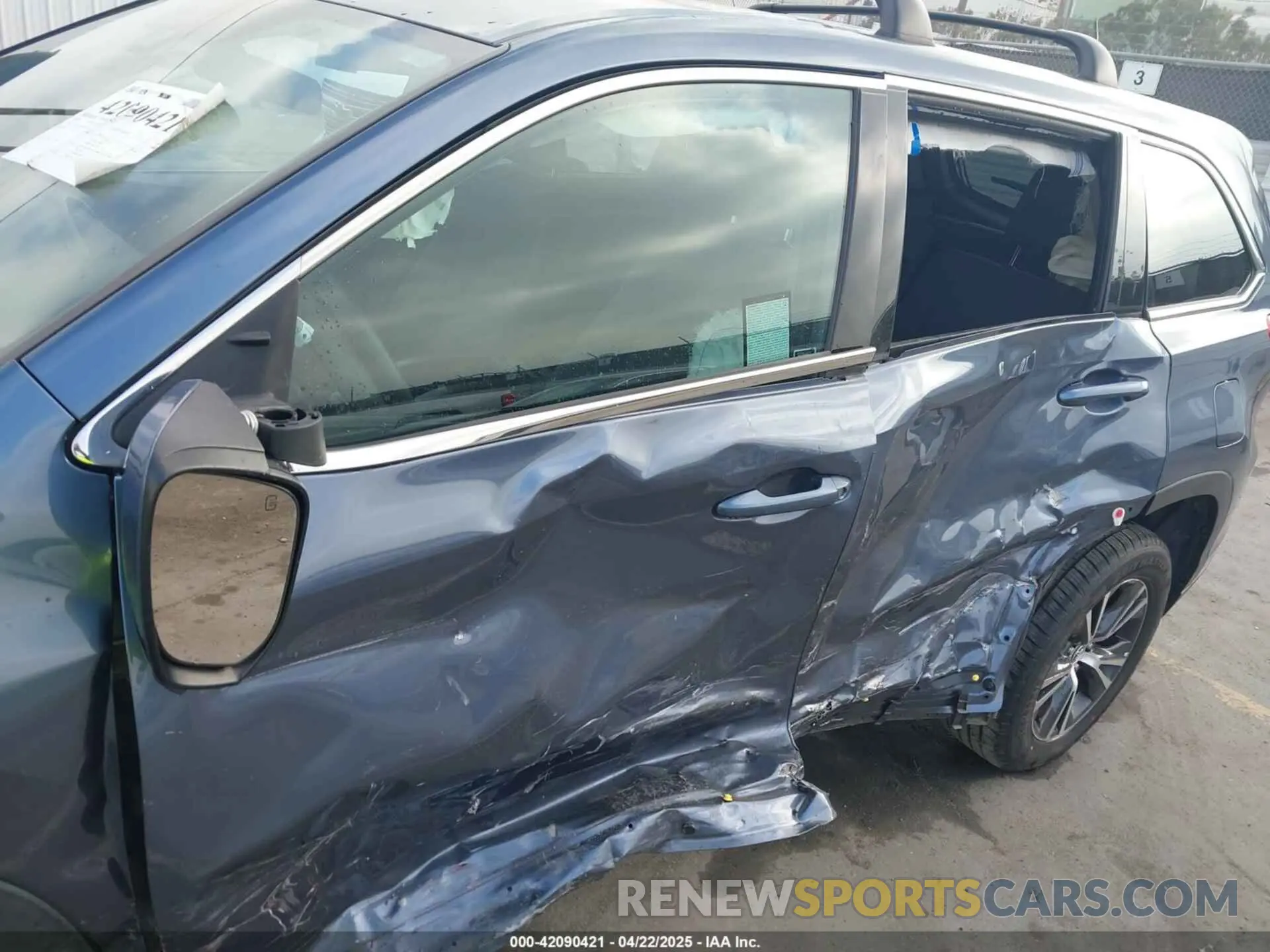 6 Photograph of a damaged car 5TDZZRFH7KS316168 TOYOTA HIGHLANDER 2019