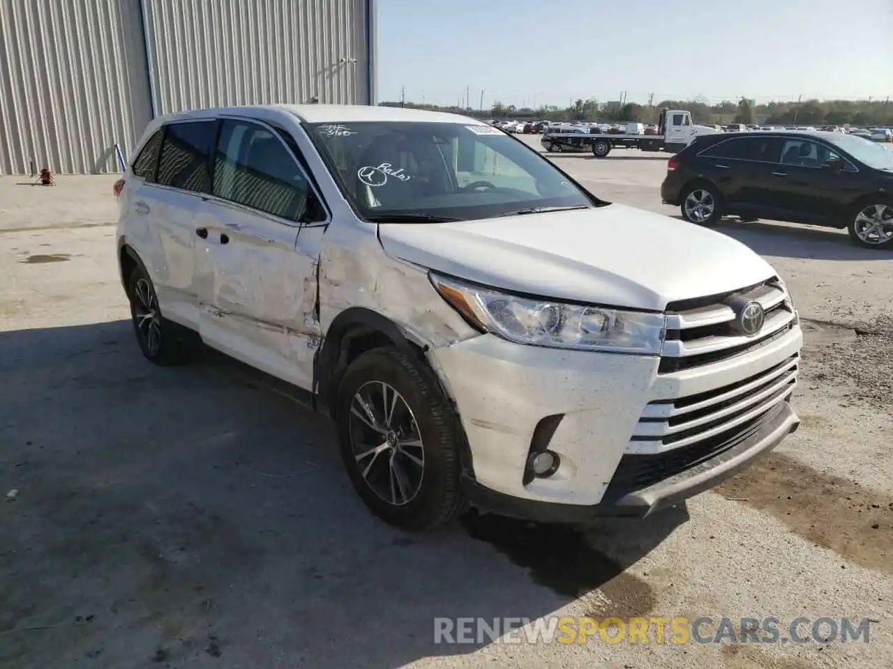 1 Photograph of a damaged car 5TDZZRFH7KS318857 TOYOTA HIGHLANDER 2019