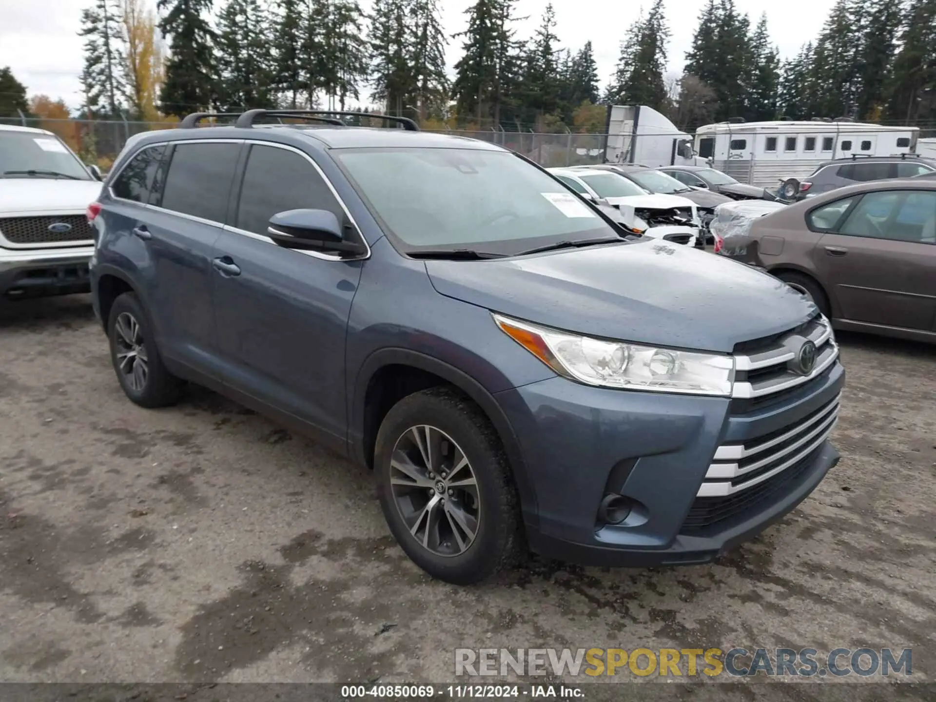 1 Photograph of a damaged car 5TDZZRFH7KS322424 TOYOTA HIGHLANDER 2019