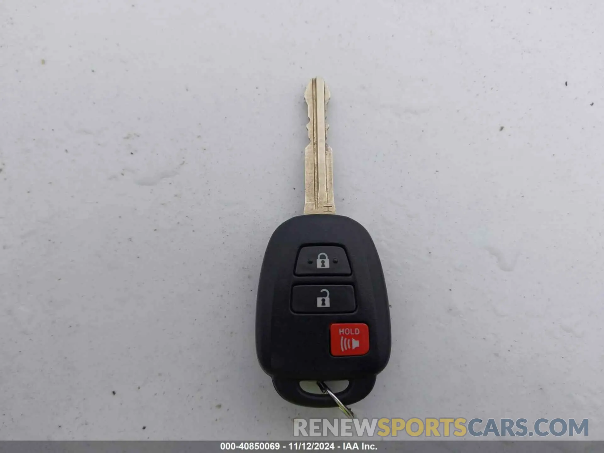 11 Photograph of a damaged car 5TDZZRFH7KS322424 TOYOTA HIGHLANDER 2019