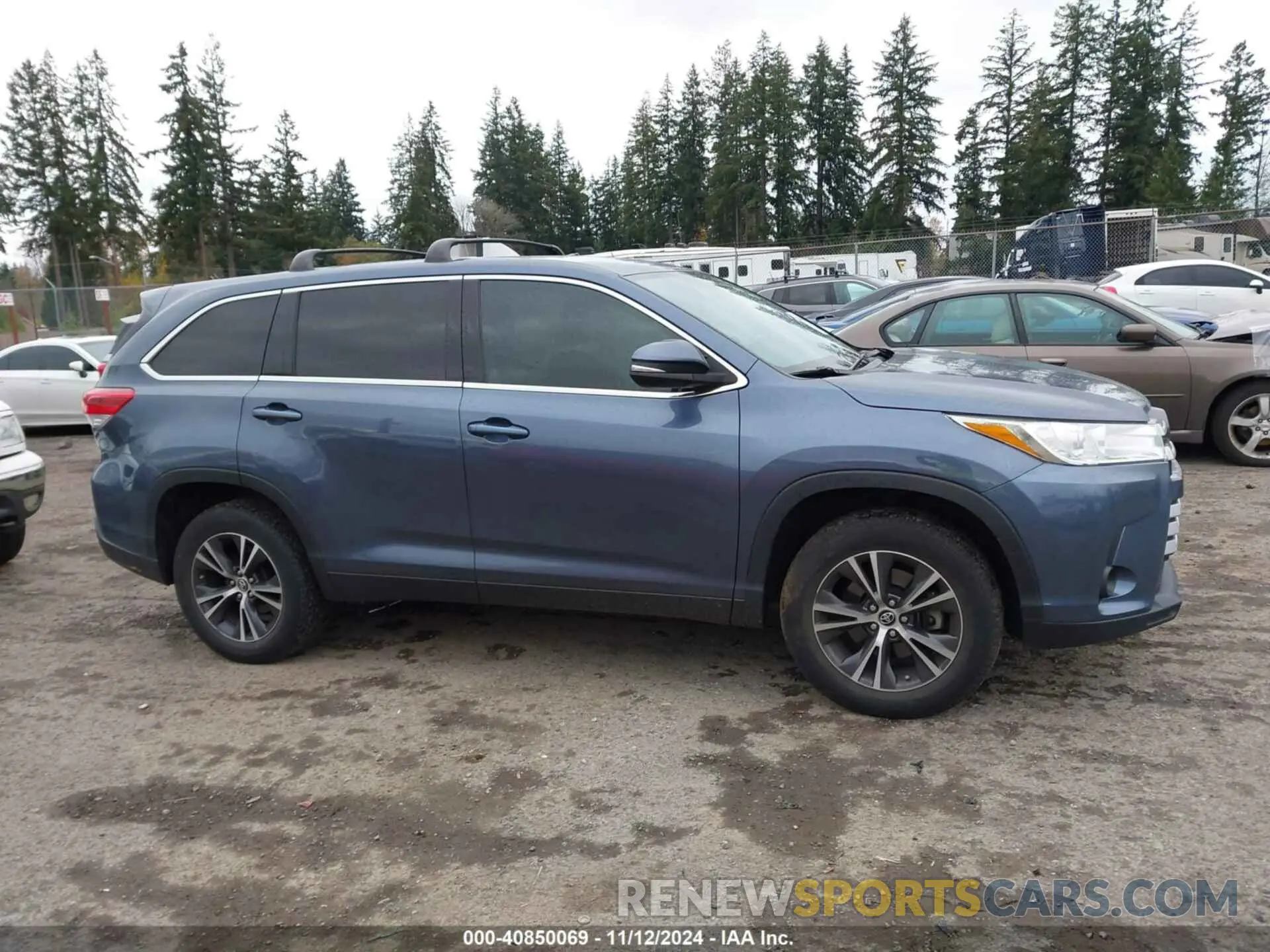 13 Photograph of a damaged car 5TDZZRFH7KS322424 TOYOTA HIGHLANDER 2019