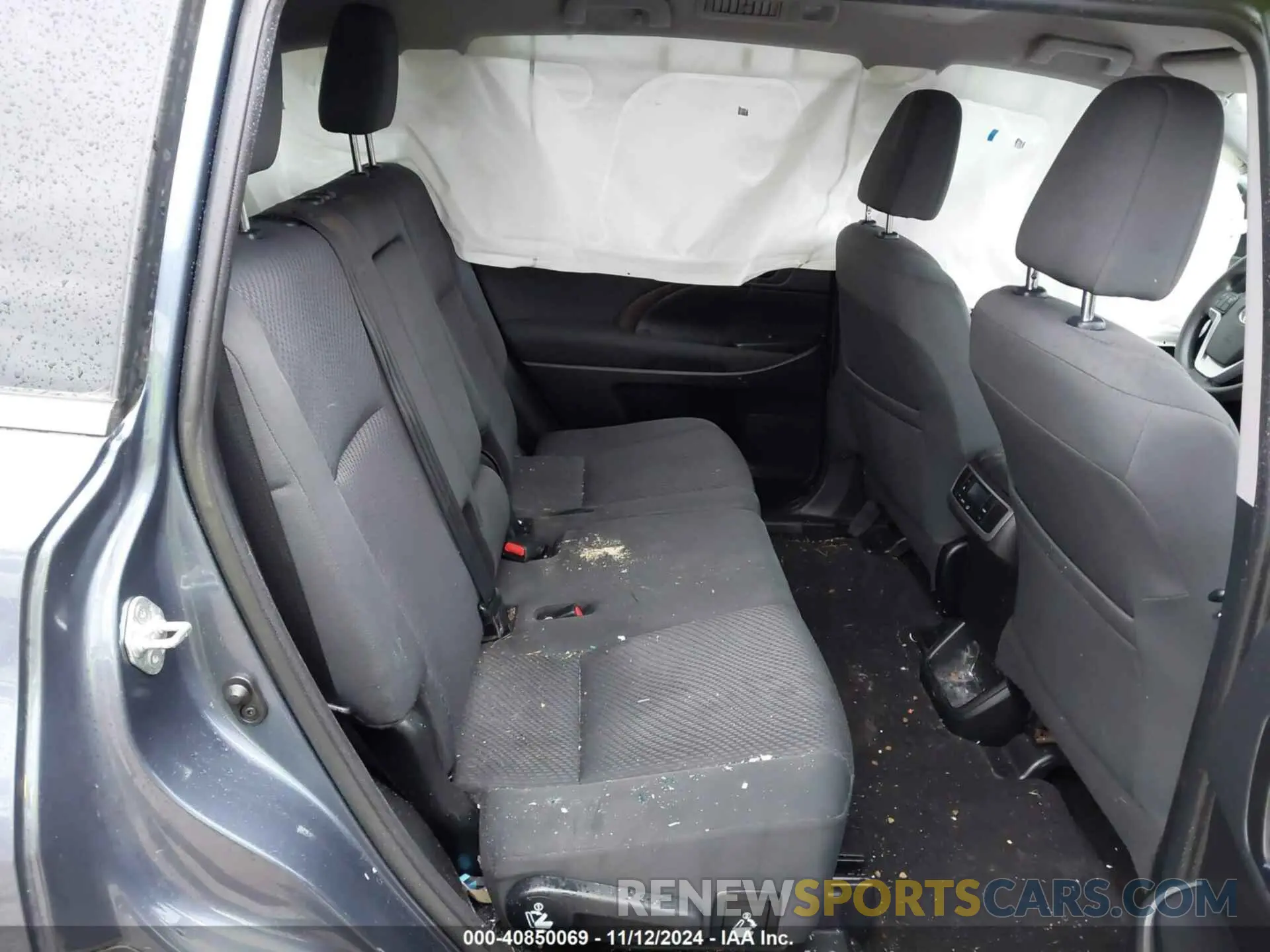 8 Photograph of a damaged car 5TDZZRFH7KS322424 TOYOTA HIGHLANDER 2019
