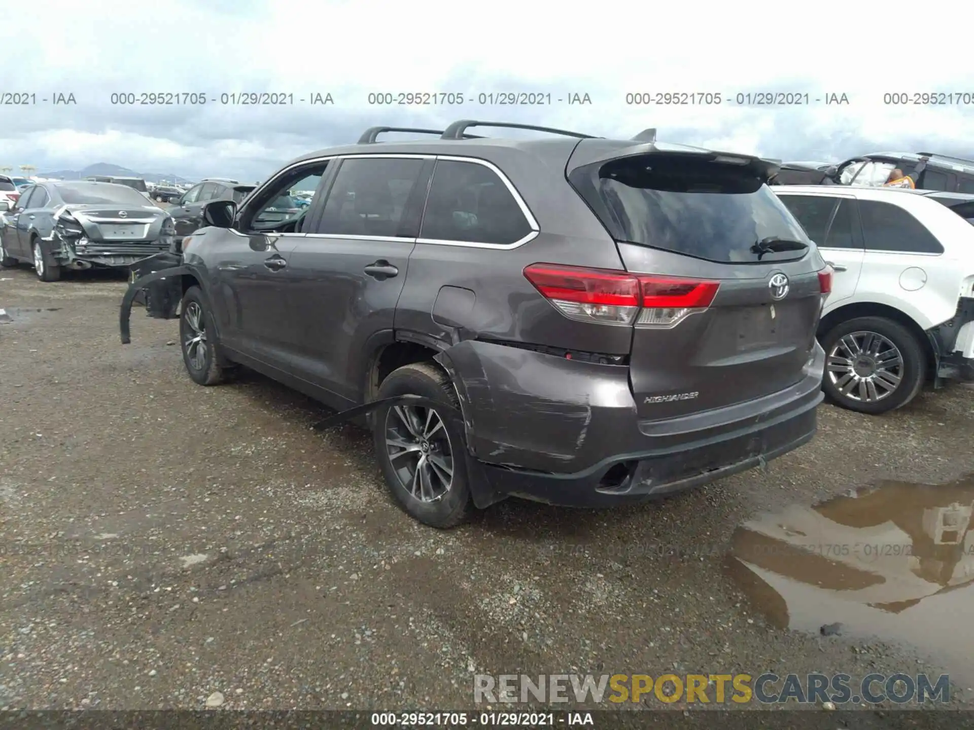 3 Photograph of a damaged car 5TDZZRFH7KS325355 TOYOTA HIGHLANDER 2019