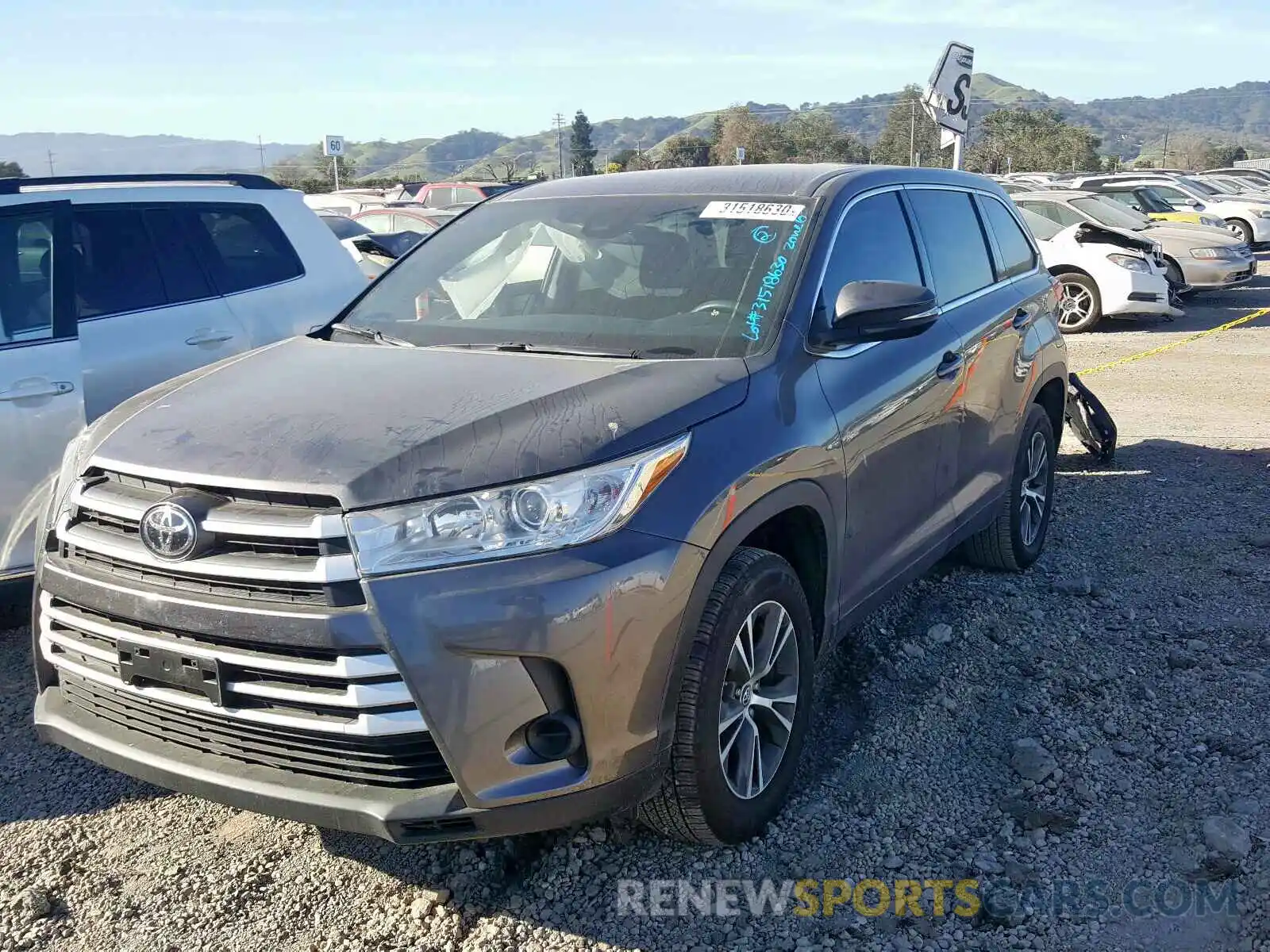 2 Photograph of a damaged car 5TDZZRFH7KS330958 TOYOTA HIGHLANDER 2019