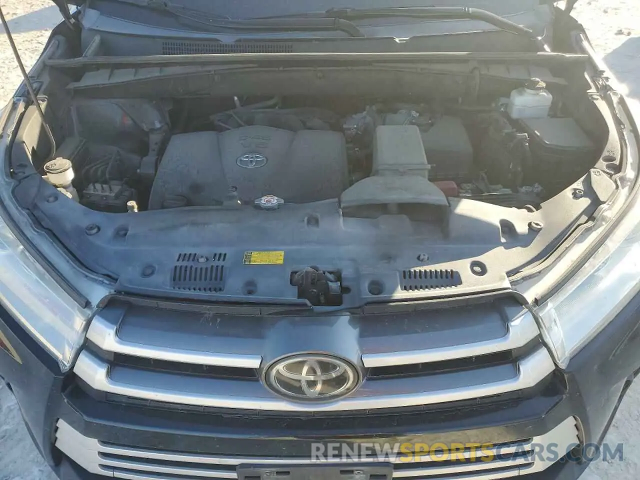 12 Photograph of a damaged car 5TDZZRFH7KS336193 TOYOTA HIGHLANDER 2019