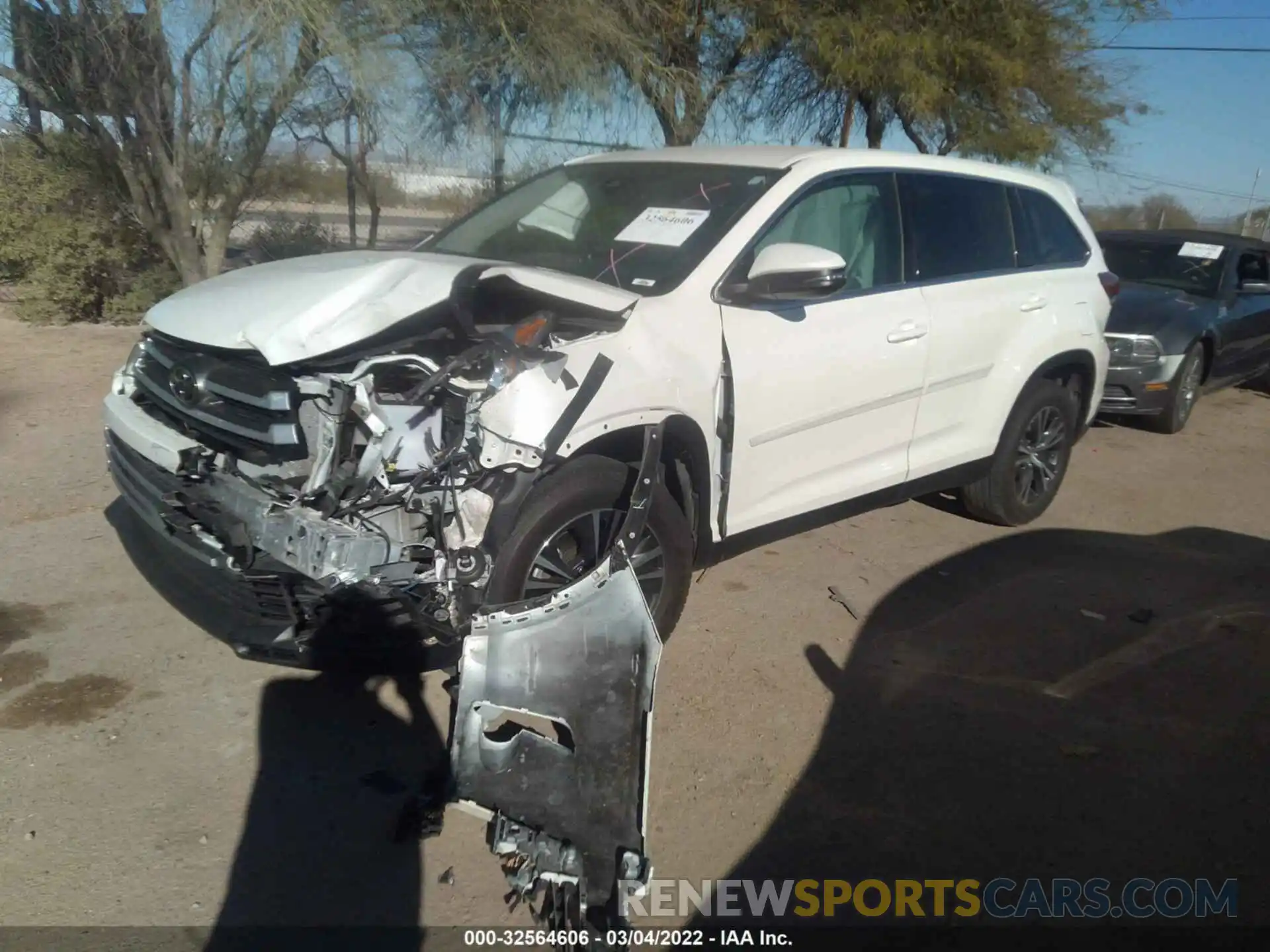 2 Photograph of a damaged car 5TDZZRFH7KS349431 TOYOTA HIGHLANDER 2019