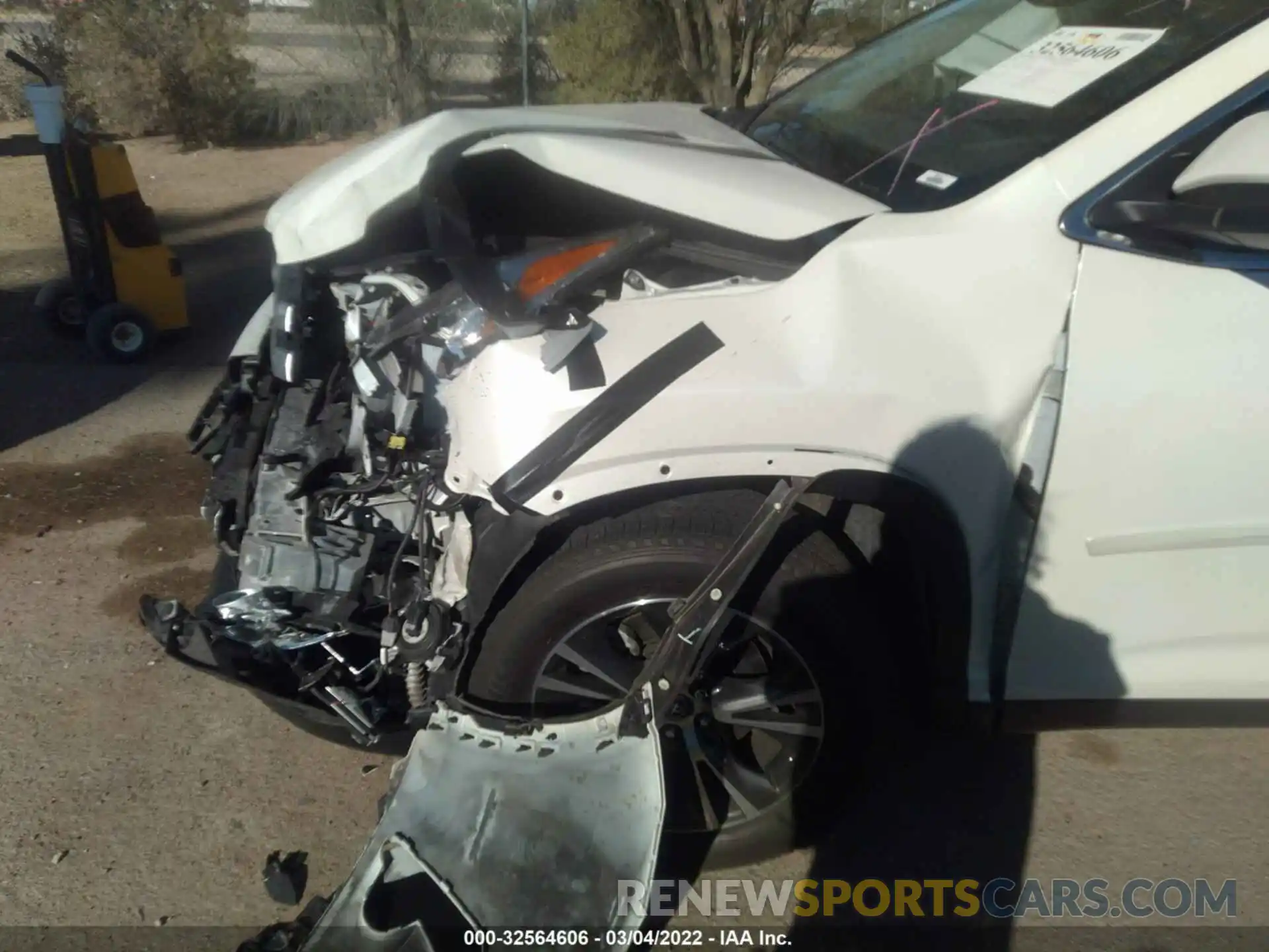 6 Photograph of a damaged car 5TDZZRFH7KS349431 TOYOTA HIGHLANDER 2019