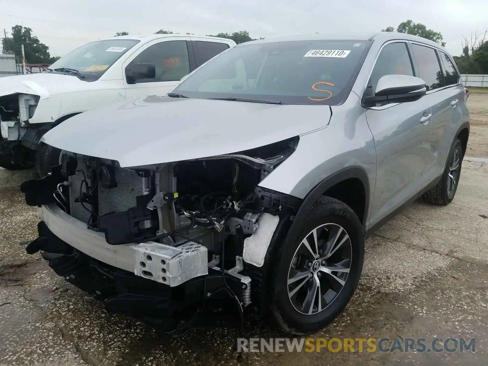 2 Photograph of a damaged car 5TDZZRFH7KS350434 TOYOTA HIGHLANDER 2019