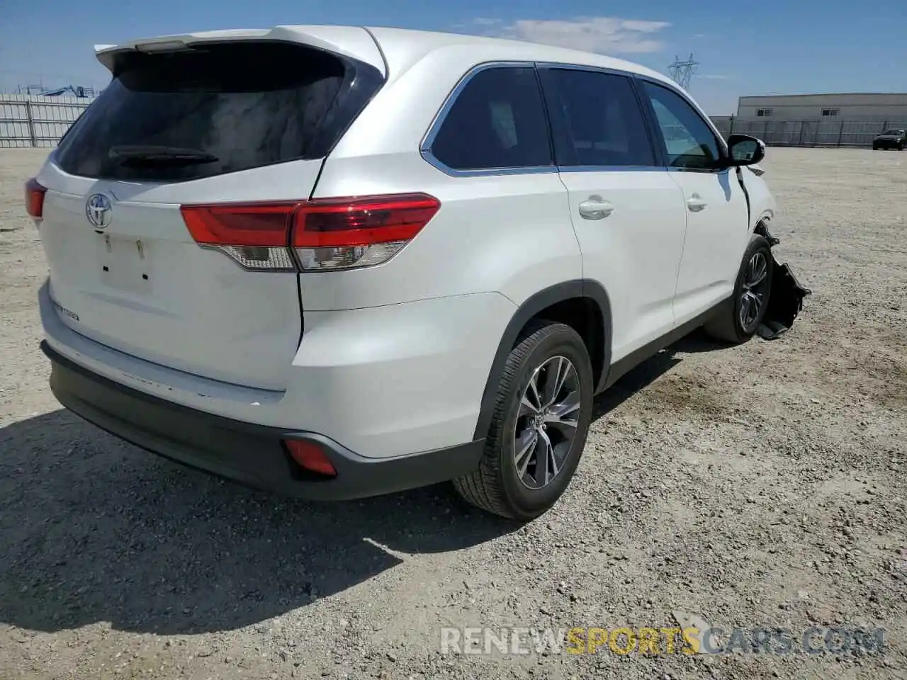 4 Photograph of a damaged car 5TDZZRFH7KS353107 TOYOTA HIGHLANDER 2019