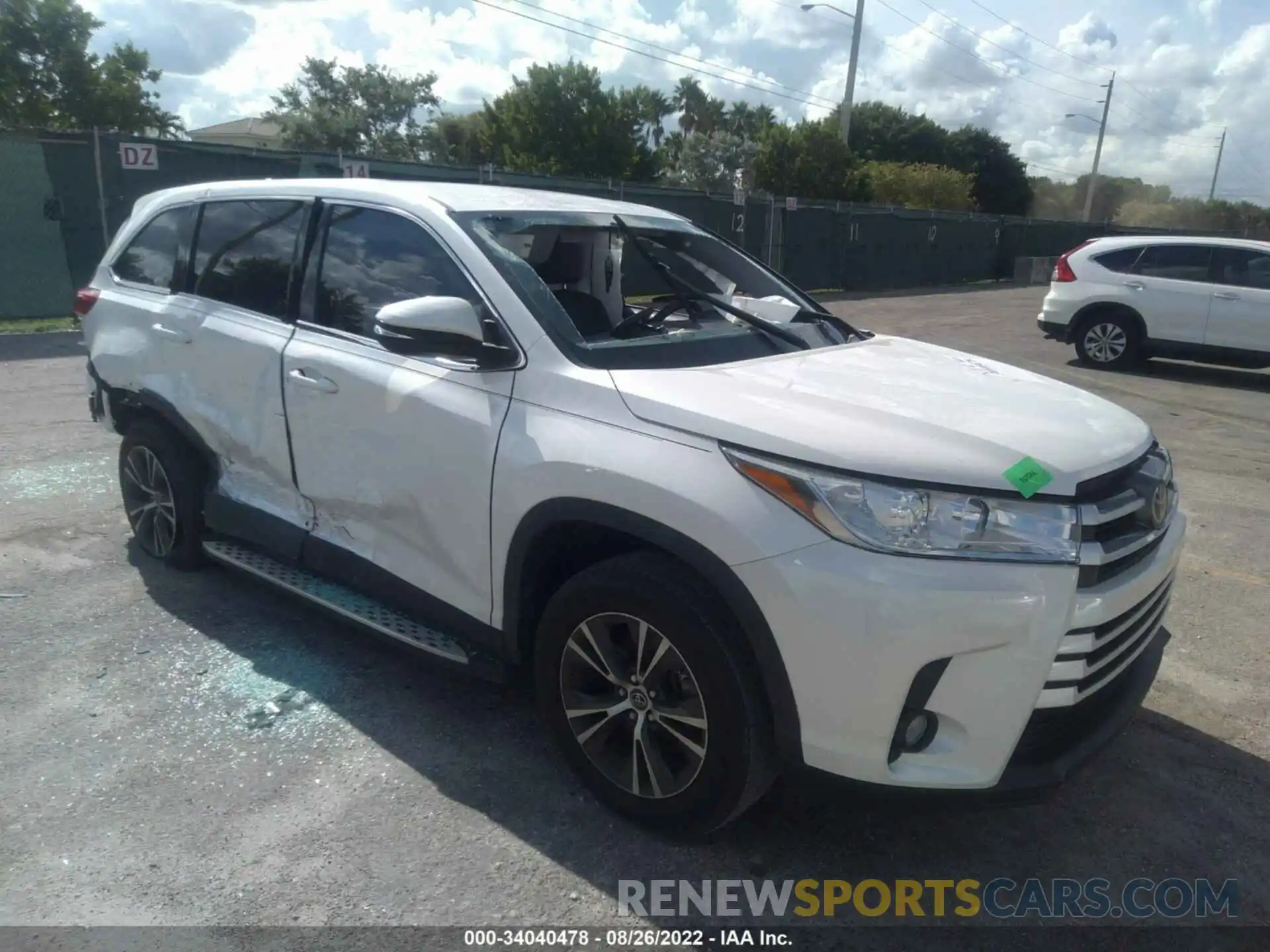 1 Photograph of a damaged car 5TDZZRFH7KS356833 TOYOTA HIGHLANDER 2019