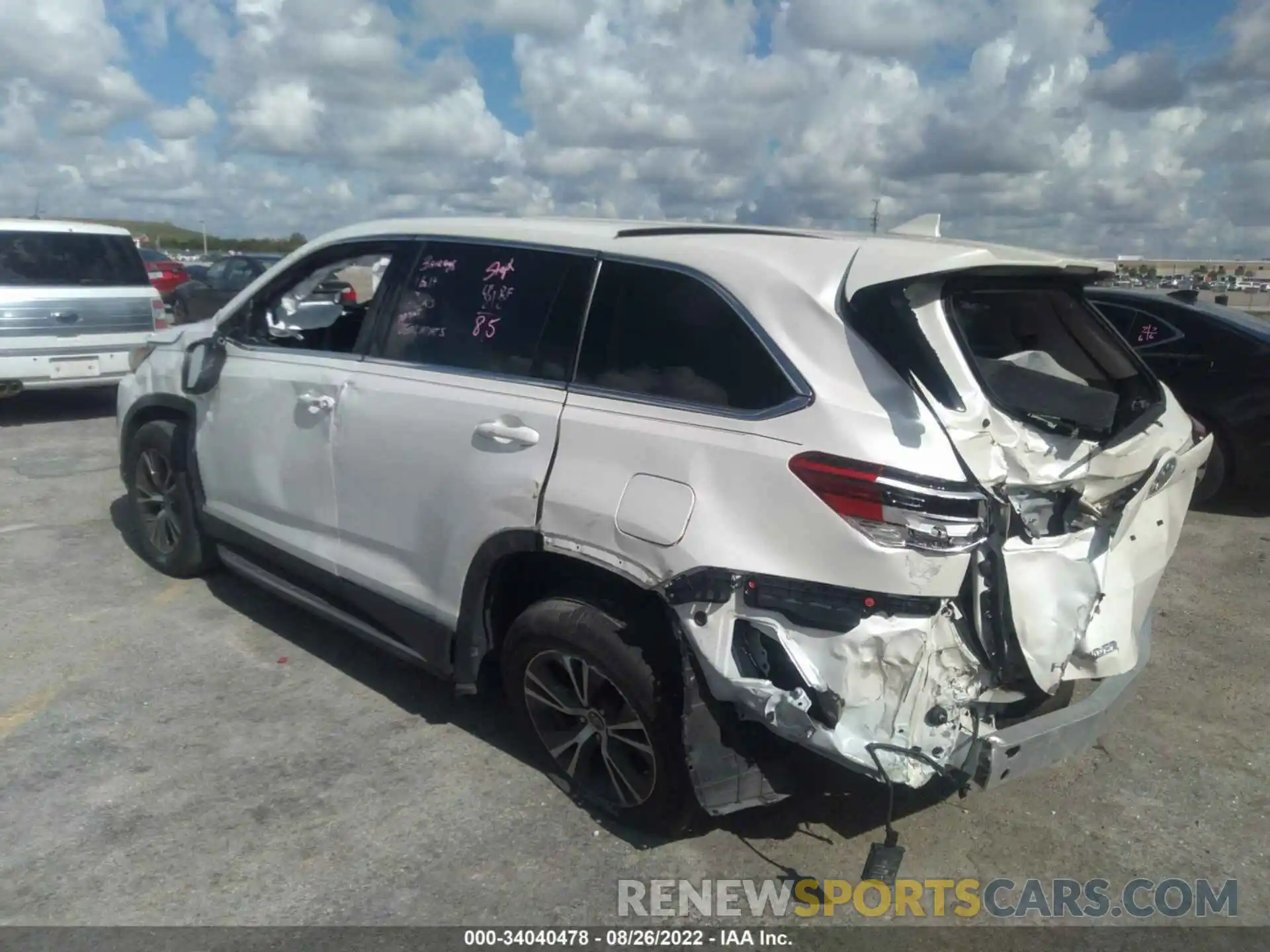 3 Photograph of a damaged car 5TDZZRFH7KS356833 TOYOTA HIGHLANDER 2019