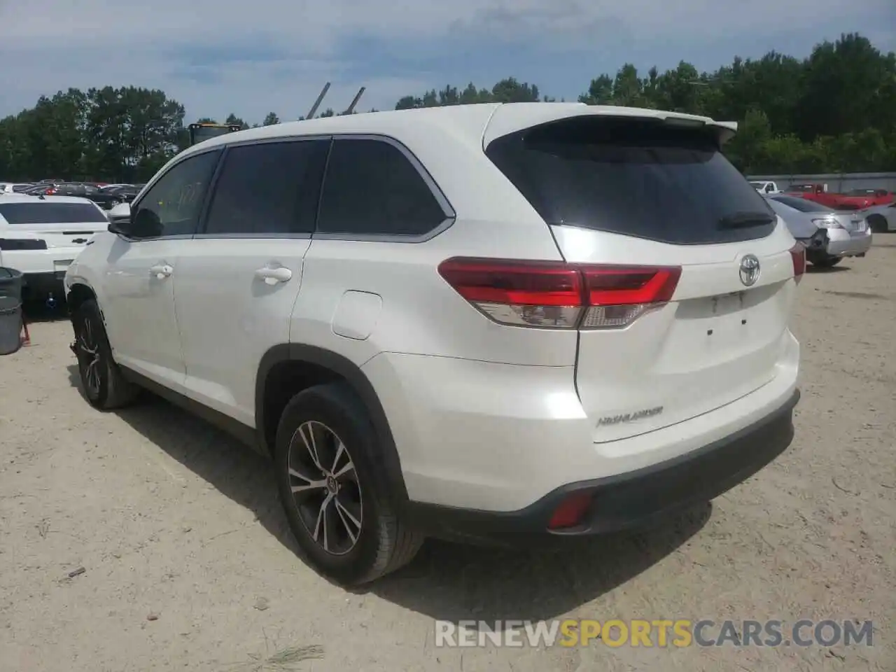 3 Photograph of a damaged car 5TDZZRFH7KS360056 TOYOTA HIGHLANDER 2019