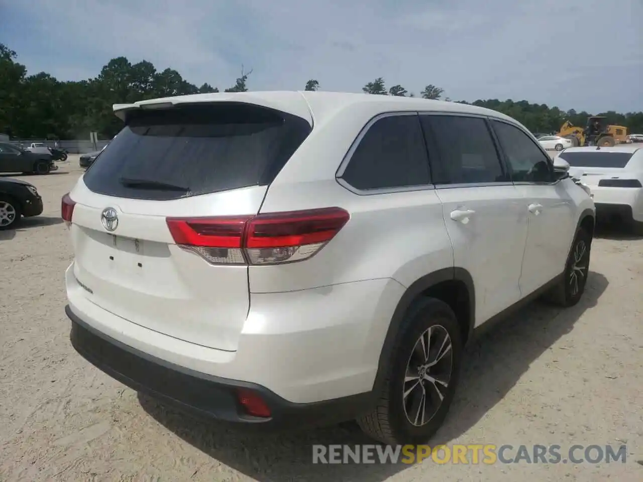 4 Photograph of a damaged car 5TDZZRFH7KS360056 TOYOTA HIGHLANDER 2019