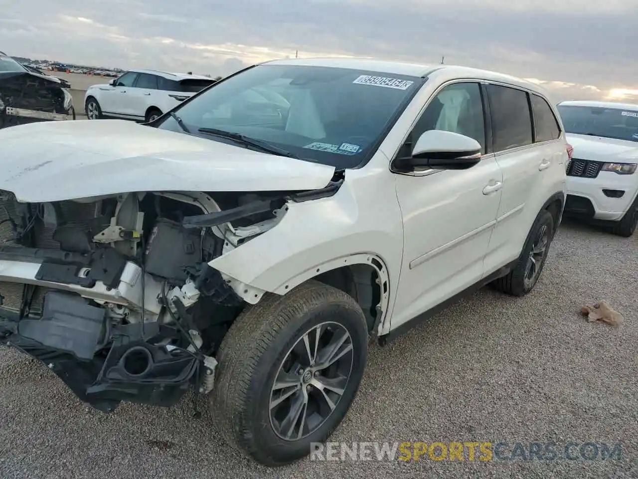 1 Photograph of a damaged car 5TDZZRFH7KS364690 TOYOTA HIGHLANDER 2019