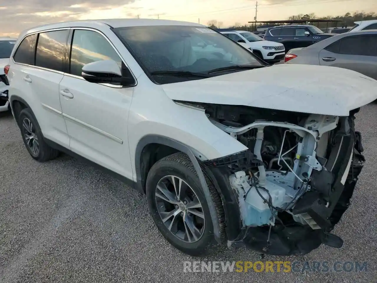 4 Photograph of a damaged car 5TDZZRFH7KS364690 TOYOTA HIGHLANDER 2019