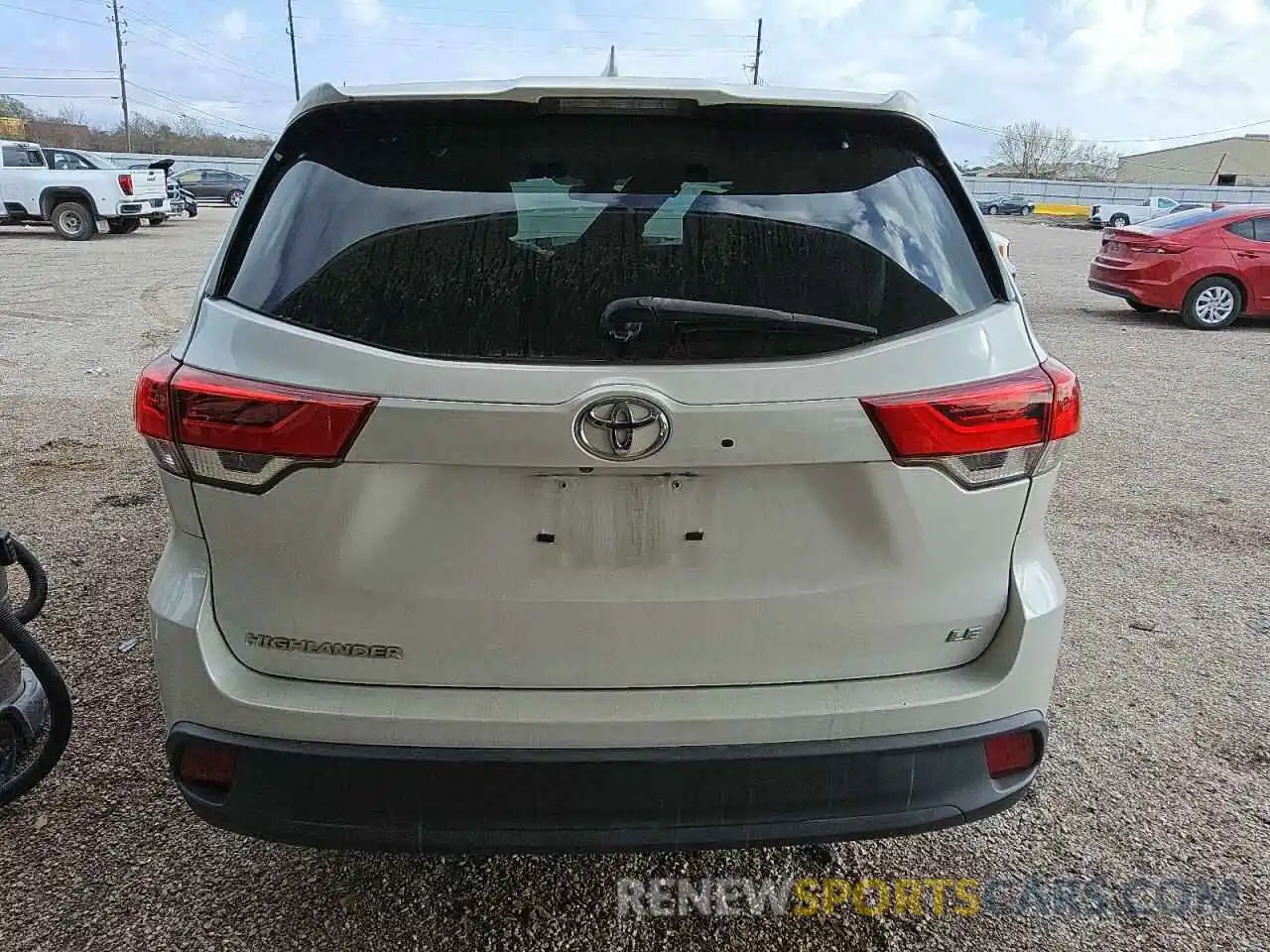 6 Photograph of a damaged car 5TDZZRFH7KS364690 TOYOTA HIGHLANDER 2019