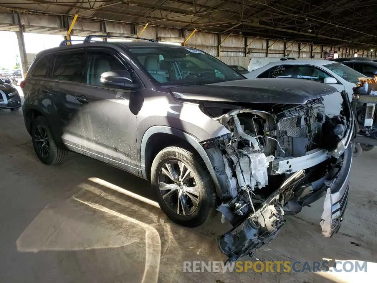 4 Photograph of a damaged car 5TDZZRFH7KS370425 TOYOTA HIGHLANDER 2019