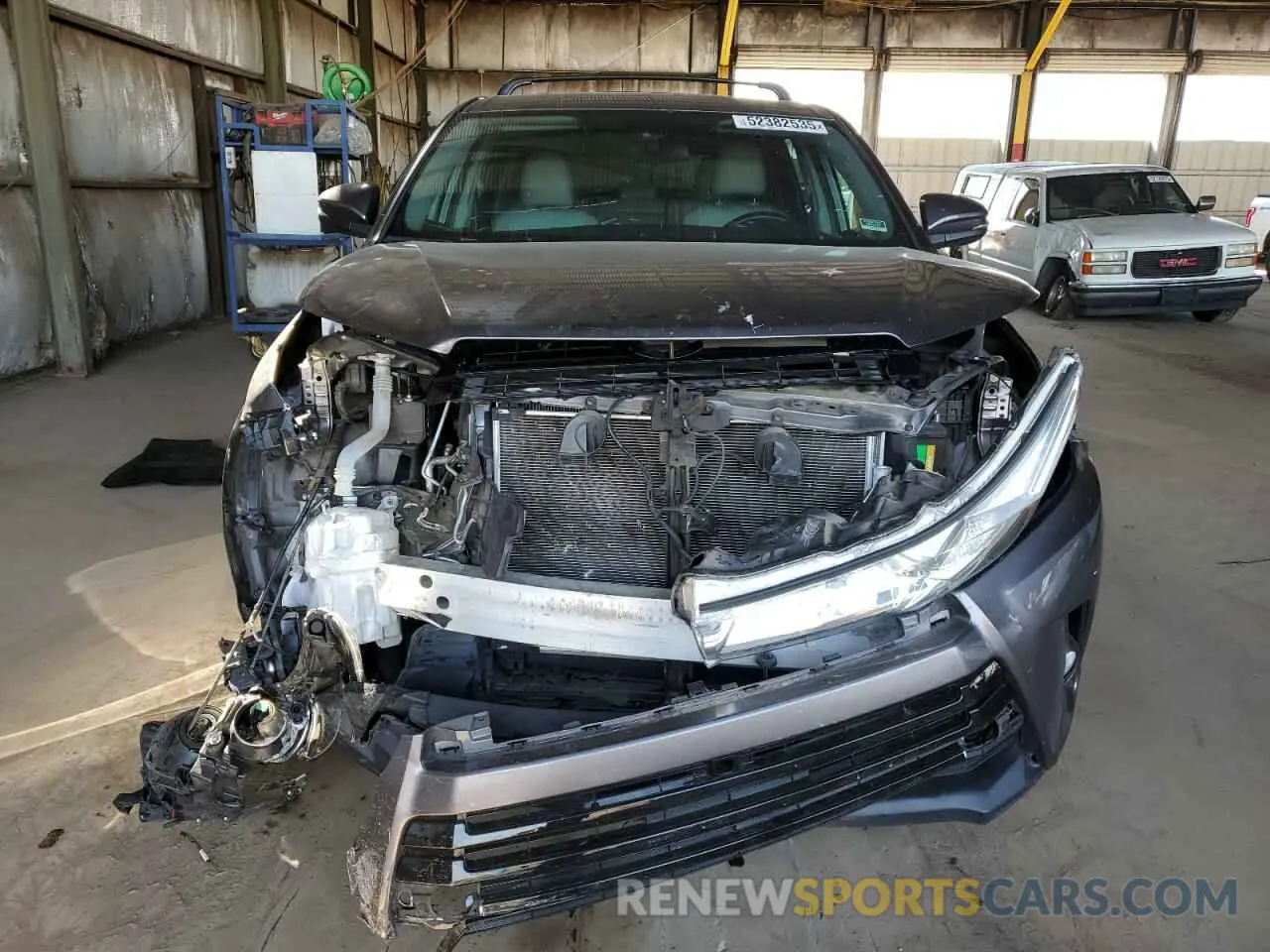 5 Photograph of a damaged car 5TDZZRFH7KS370425 TOYOTA HIGHLANDER 2019