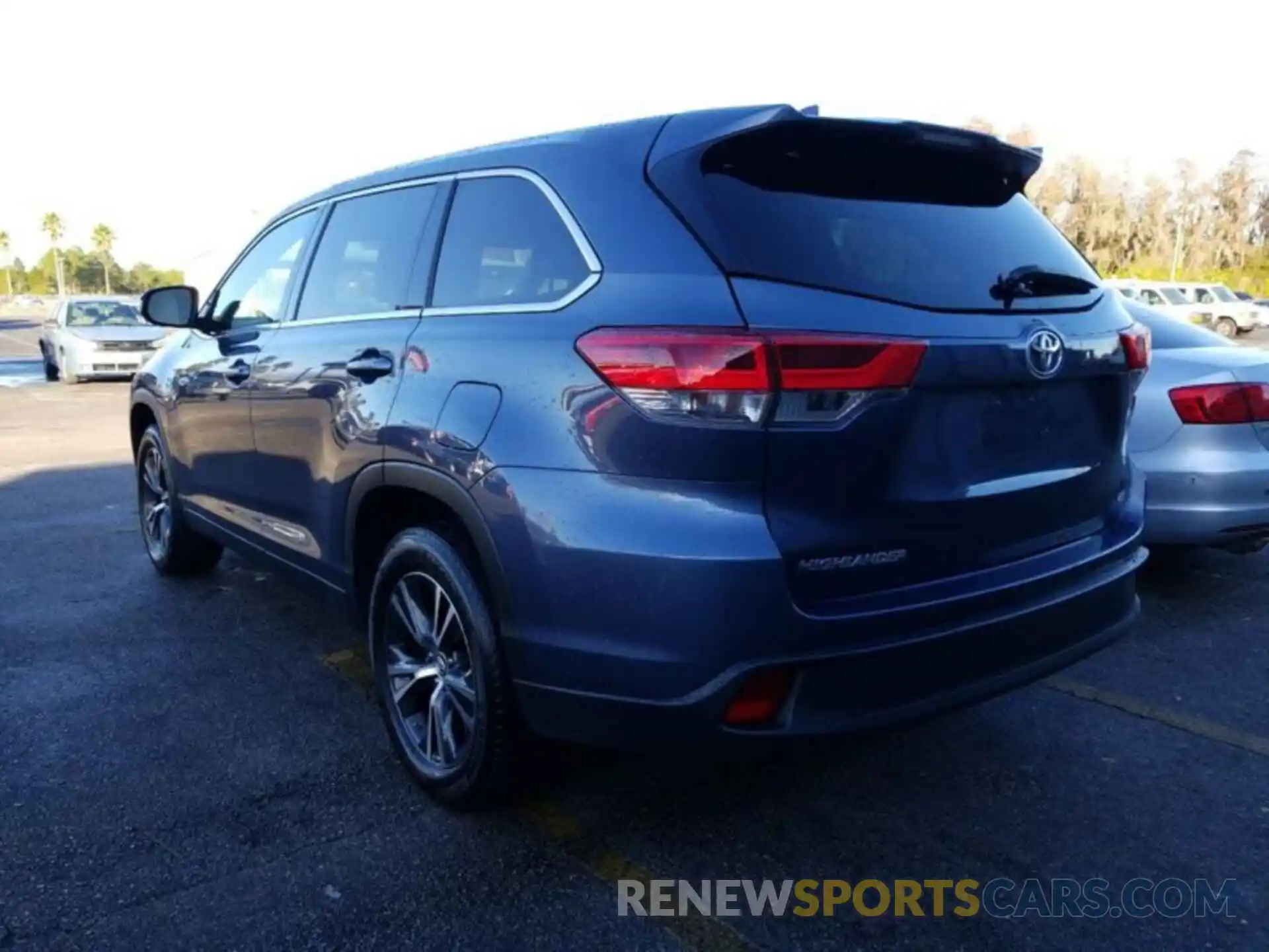 12 Photograph of a damaged car 5TDZZRFH8KS293838 TOYOTA HIGHLANDER 2019