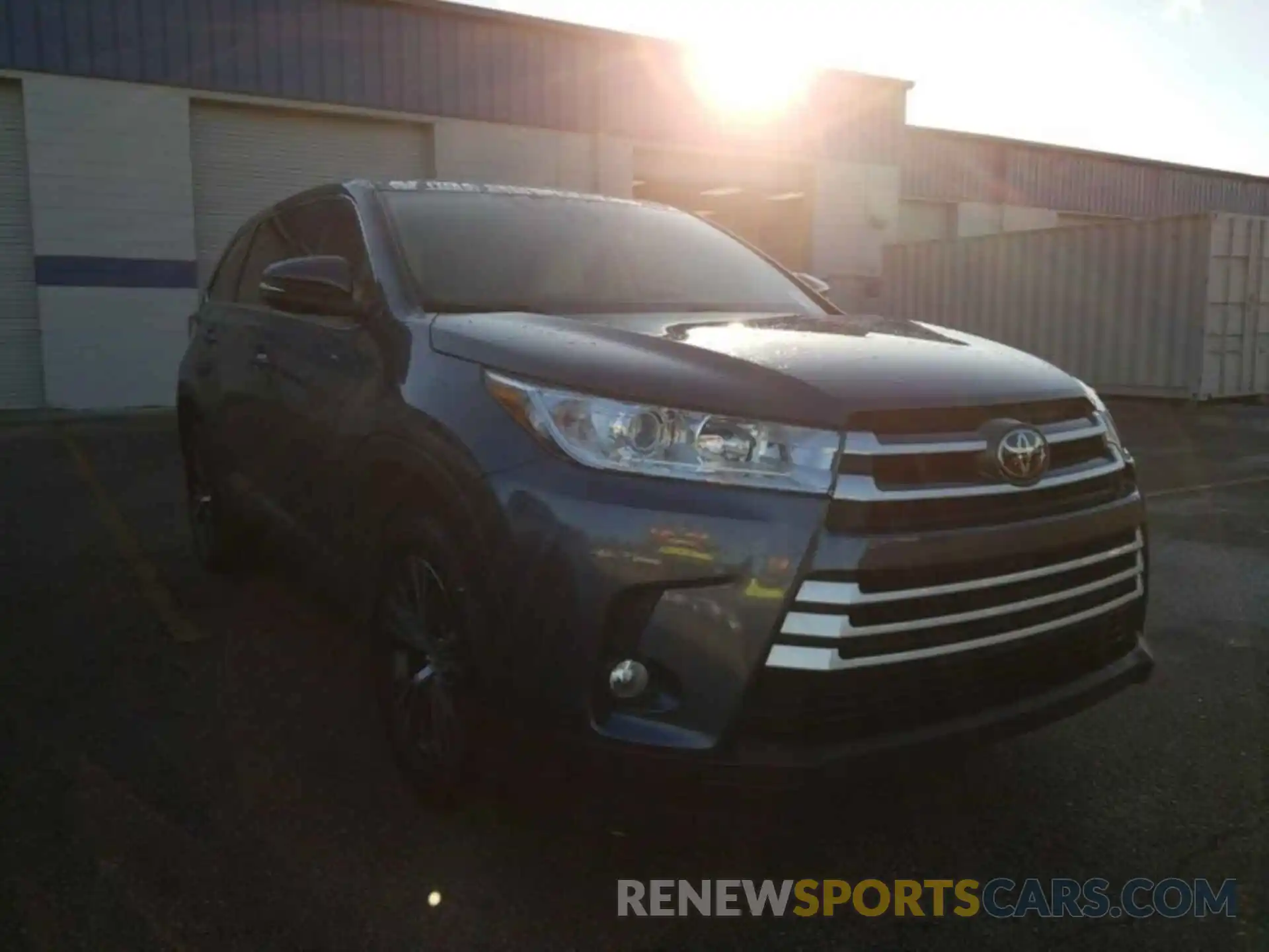 14 Photograph of a damaged car 5TDZZRFH8KS293838 TOYOTA HIGHLANDER 2019