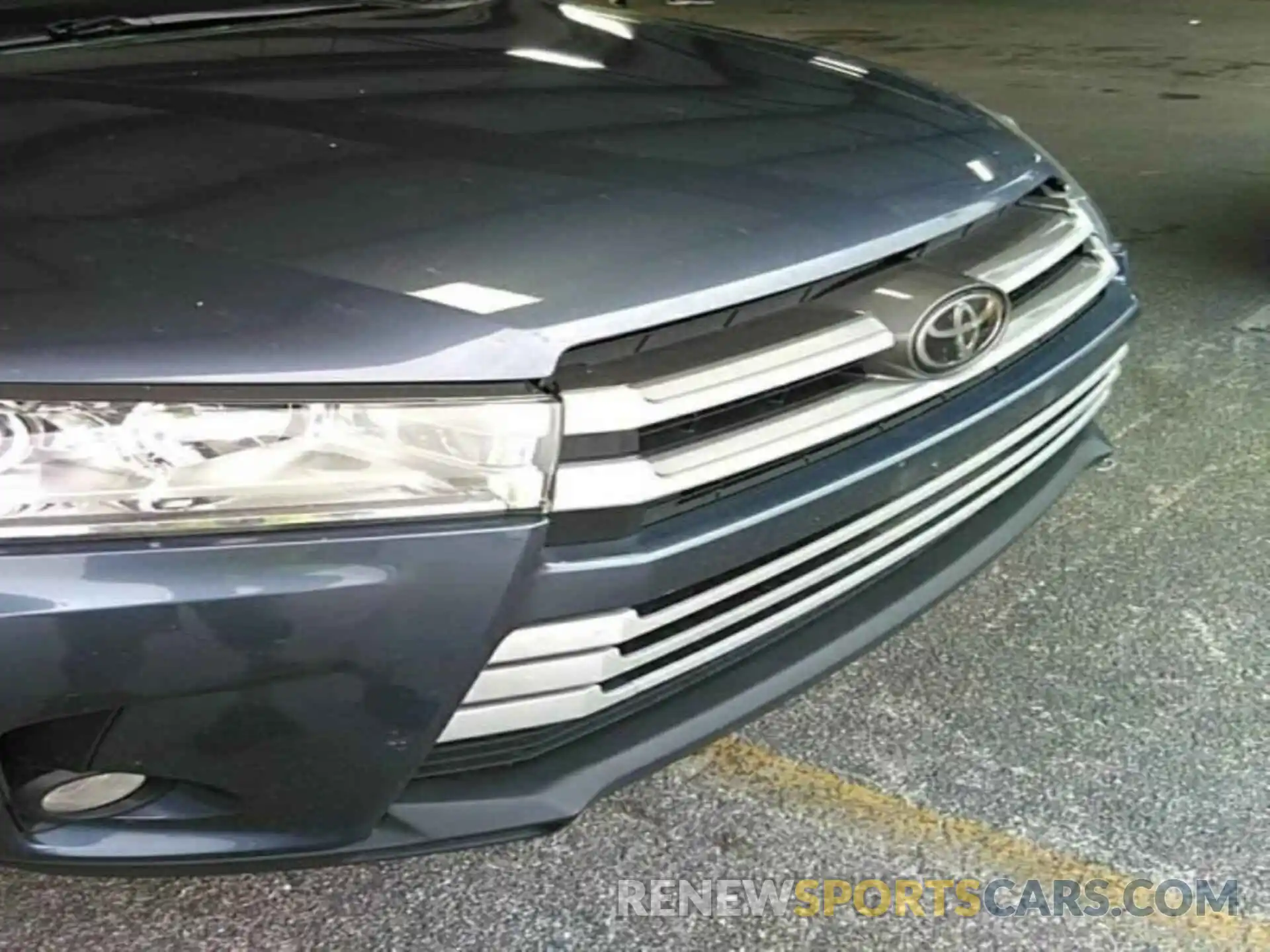 5 Photograph of a damaged car 5TDZZRFH8KS293838 TOYOTA HIGHLANDER 2019