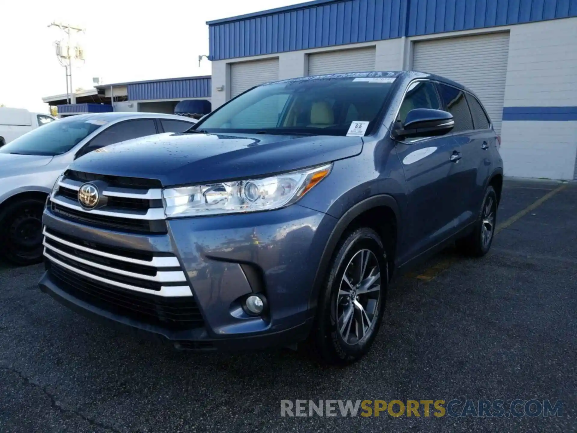 8 Photograph of a damaged car 5TDZZRFH8KS293838 TOYOTA HIGHLANDER 2019