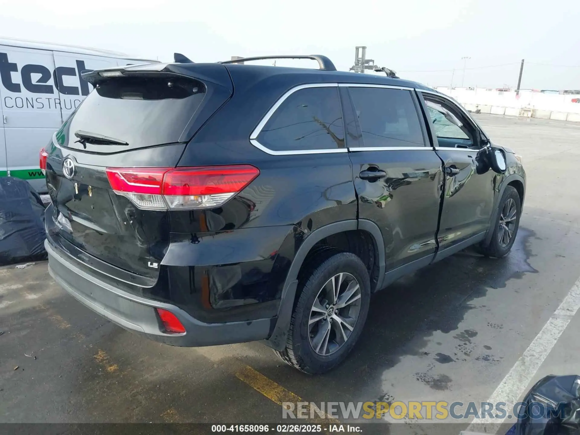 4 Photograph of a damaged car 5TDZZRFH8KS294505 TOYOTA HIGHLANDER 2019