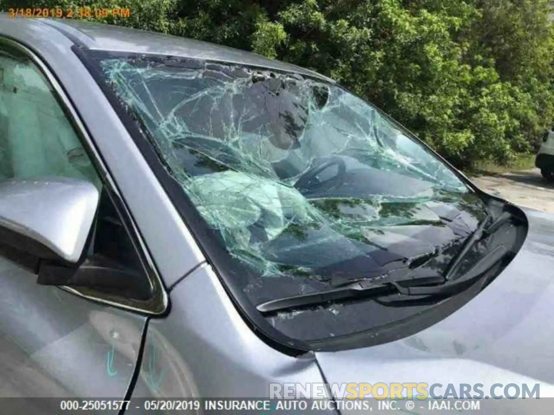 8 Photograph of a damaged car 5TDZZRFH8KS298697 TOYOTA HIGHLANDER 2019