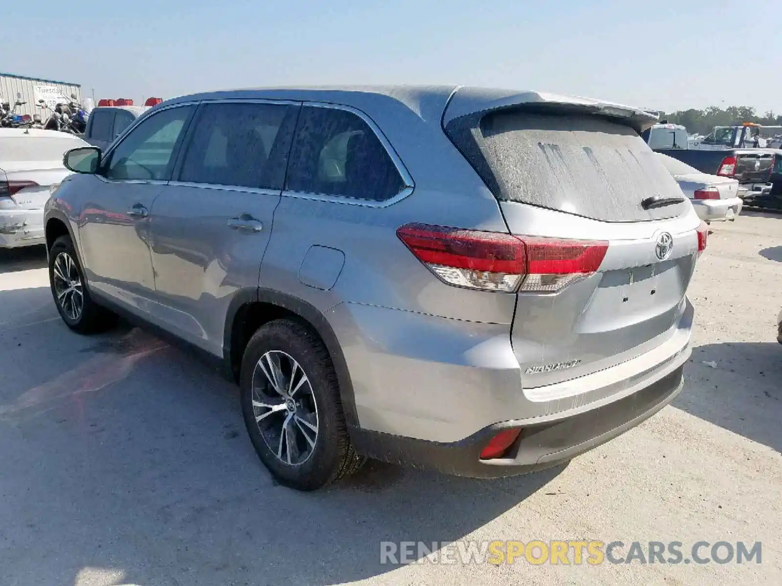 3 Photograph of a damaged car 5TDZZRFH8KS304787 TOYOTA HIGHLANDER 2019