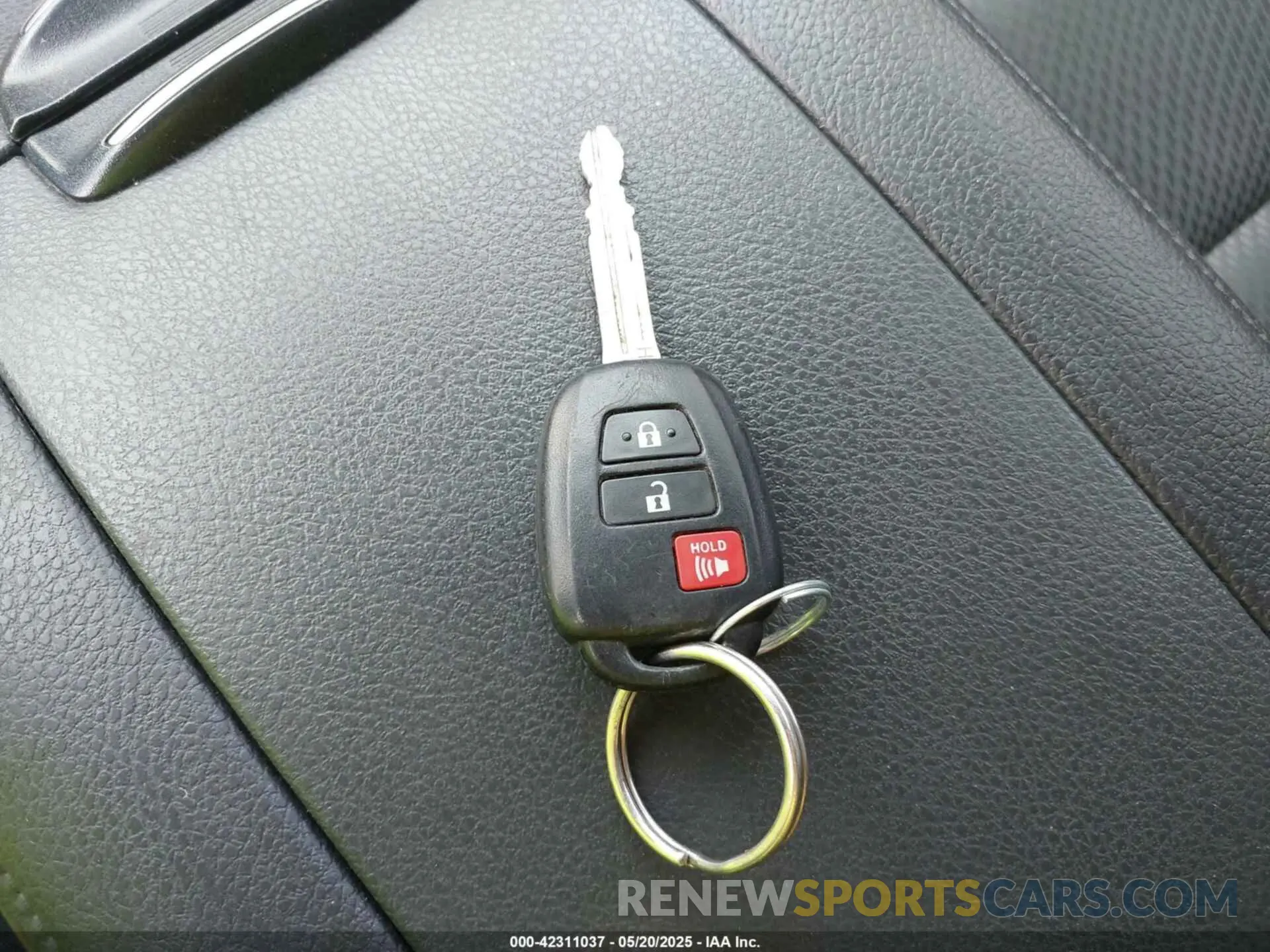 11 Photograph of a damaged car 5TDZZRFH8KS326112 TOYOTA HIGHLANDER 2019
