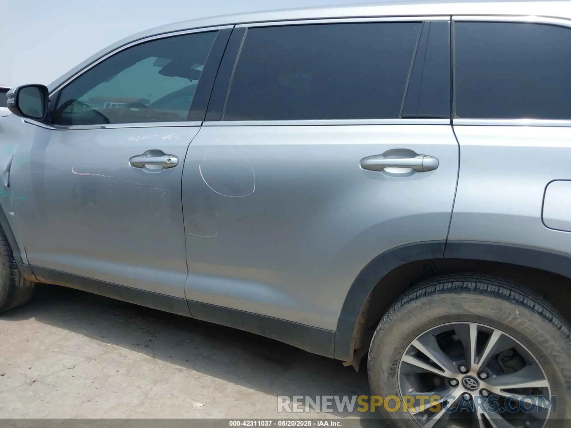 15 Photograph of a damaged car 5TDZZRFH8KS326112 TOYOTA HIGHLANDER 2019