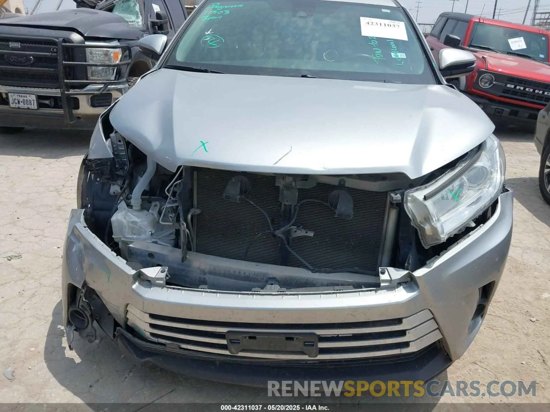6 Photograph of a damaged car 5TDZZRFH8KS326112 TOYOTA HIGHLANDER 2019
