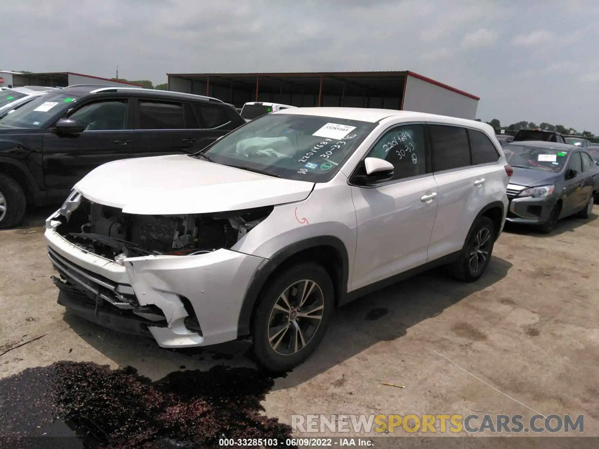 2 Photograph of a damaged car 5TDZZRFH8KS342729 TOYOTA HIGHLANDER 2019