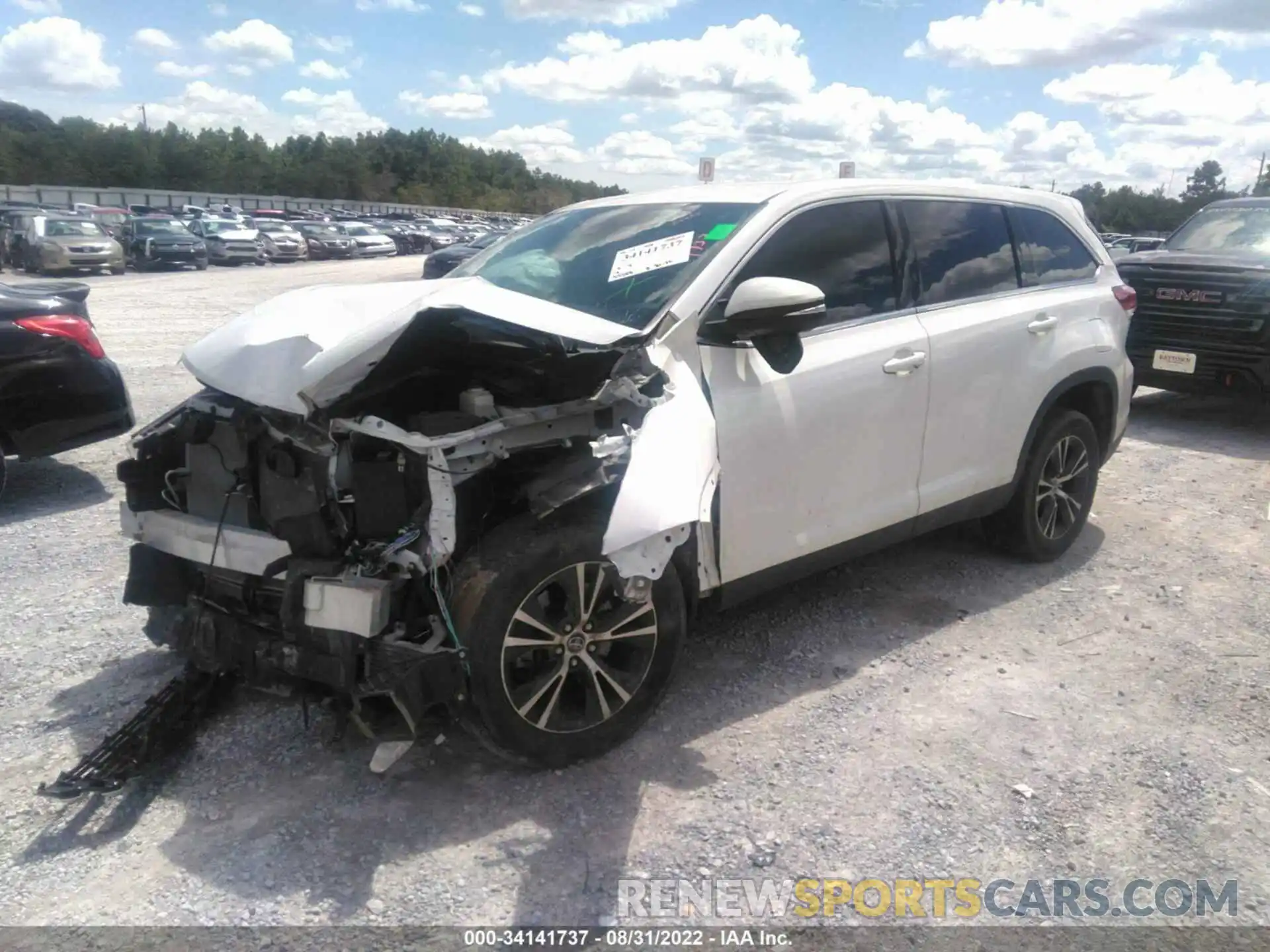 2 Photograph of a damaged car 5TDZZRFH8KS351284 TOYOTA HIGHLANDER 2019