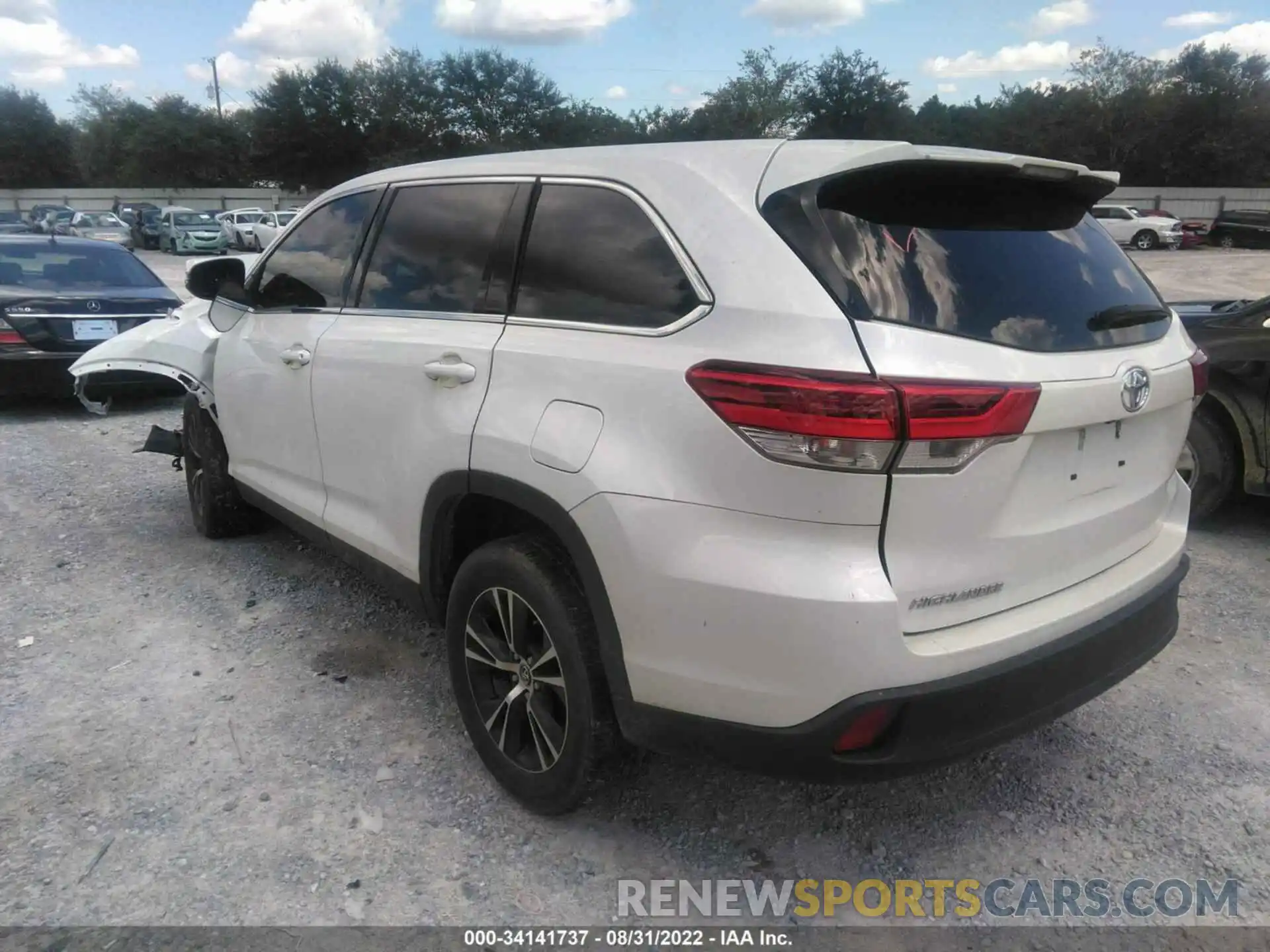 3 Photograph of a damaged car 5TDZZRFH8KS351284 TOYOTA HIGHLANDER 2019