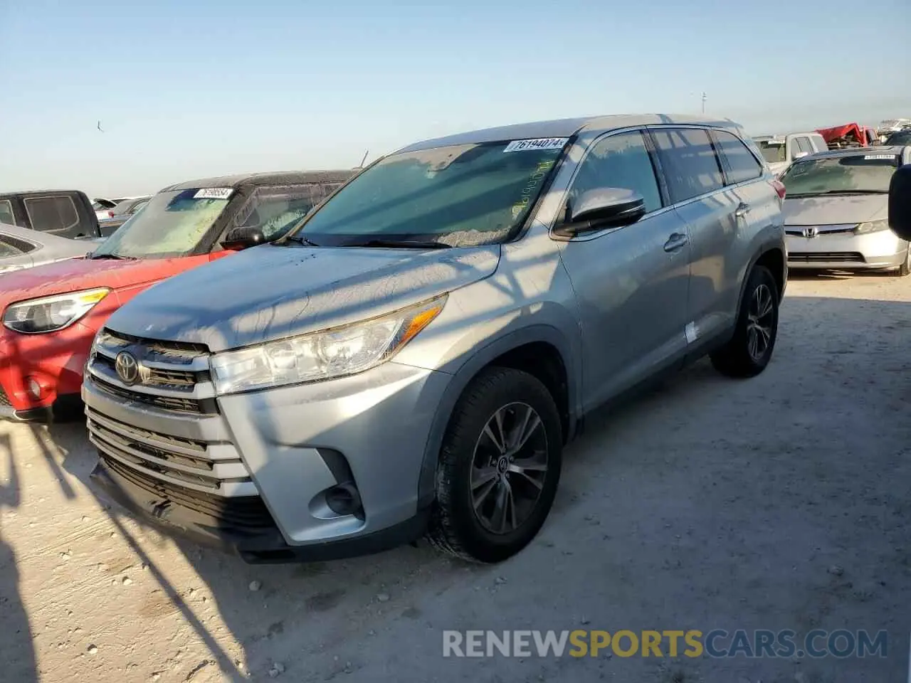 1 Photograph of a damaged car 5TDZZRFH8KS353357 TOYOTA HIGHLANDER 2019