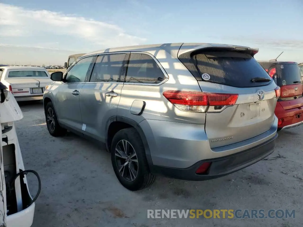 2 Photograph of a damaged car 5TDZZRFH8KS353357 TOYOTA HIGHLANDER 2019