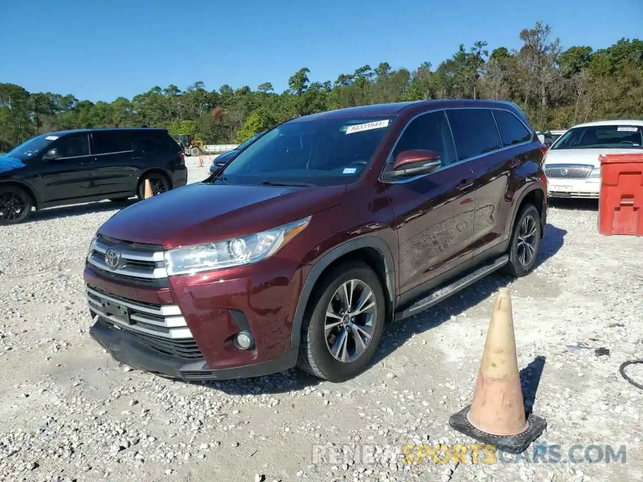 1 Photograph of a damaged car 5TDZZRFH8KS356601 TOYOTA HIGHLANDER 2019