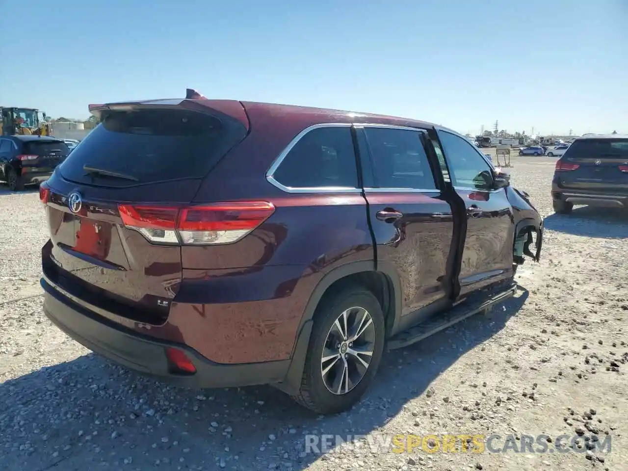 3 Photograph of a damaged car 5TDZZRFH8KS356601 TOYOTA HIGHLANDER 2019