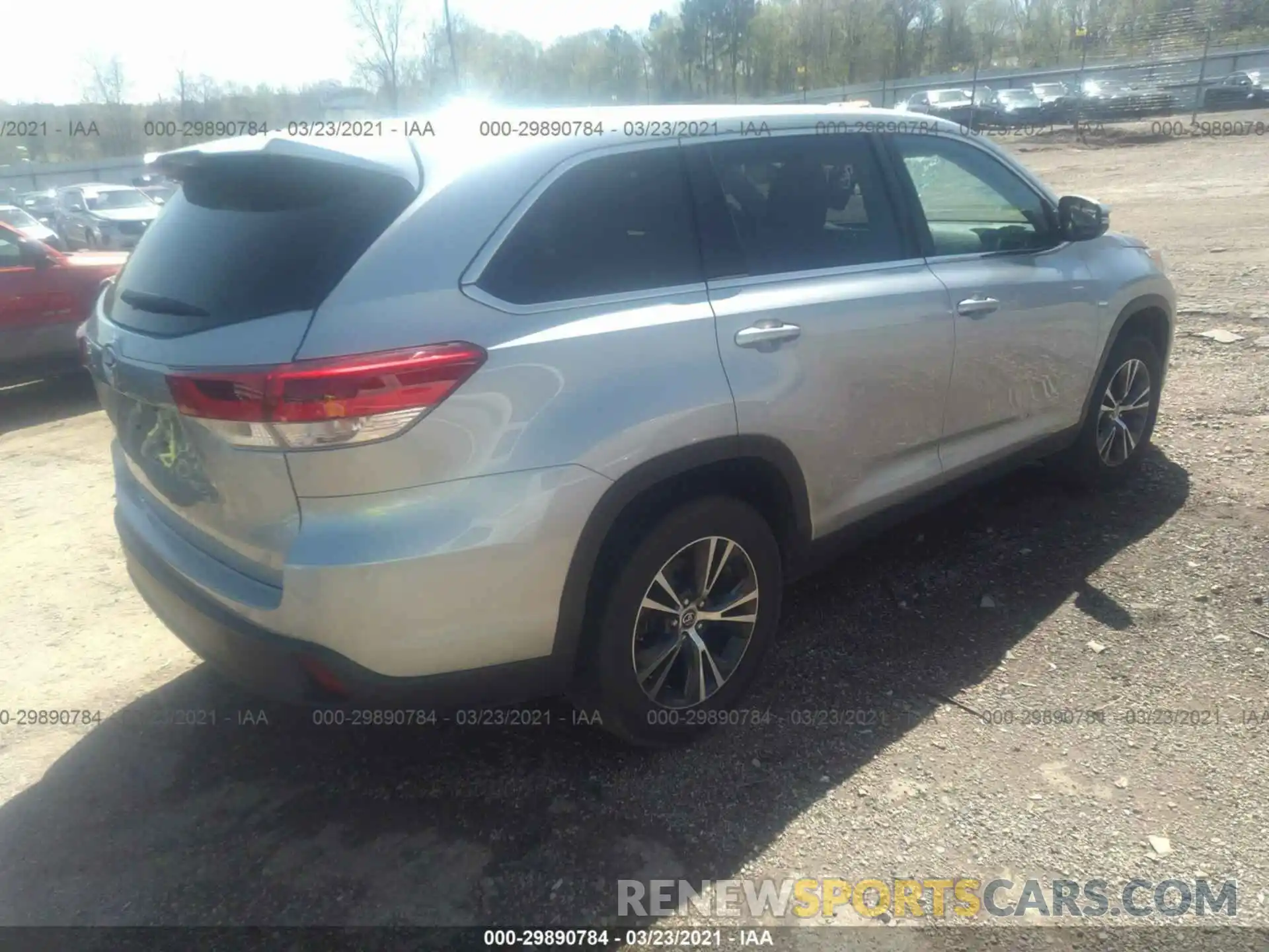 4 Photograph of a damaged car 5TDZZRFH8KS357523 TOYOTA HIGHLANDER 2019