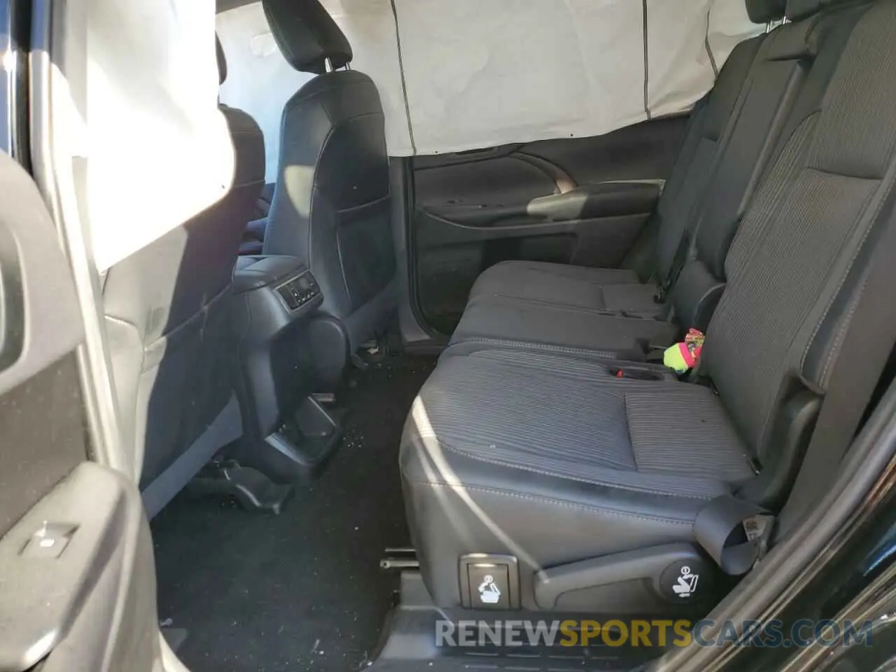 11 Photograph of a damaged car 5TDZZRFH8KS361653 TOYOTA HIGHLANDER 2019