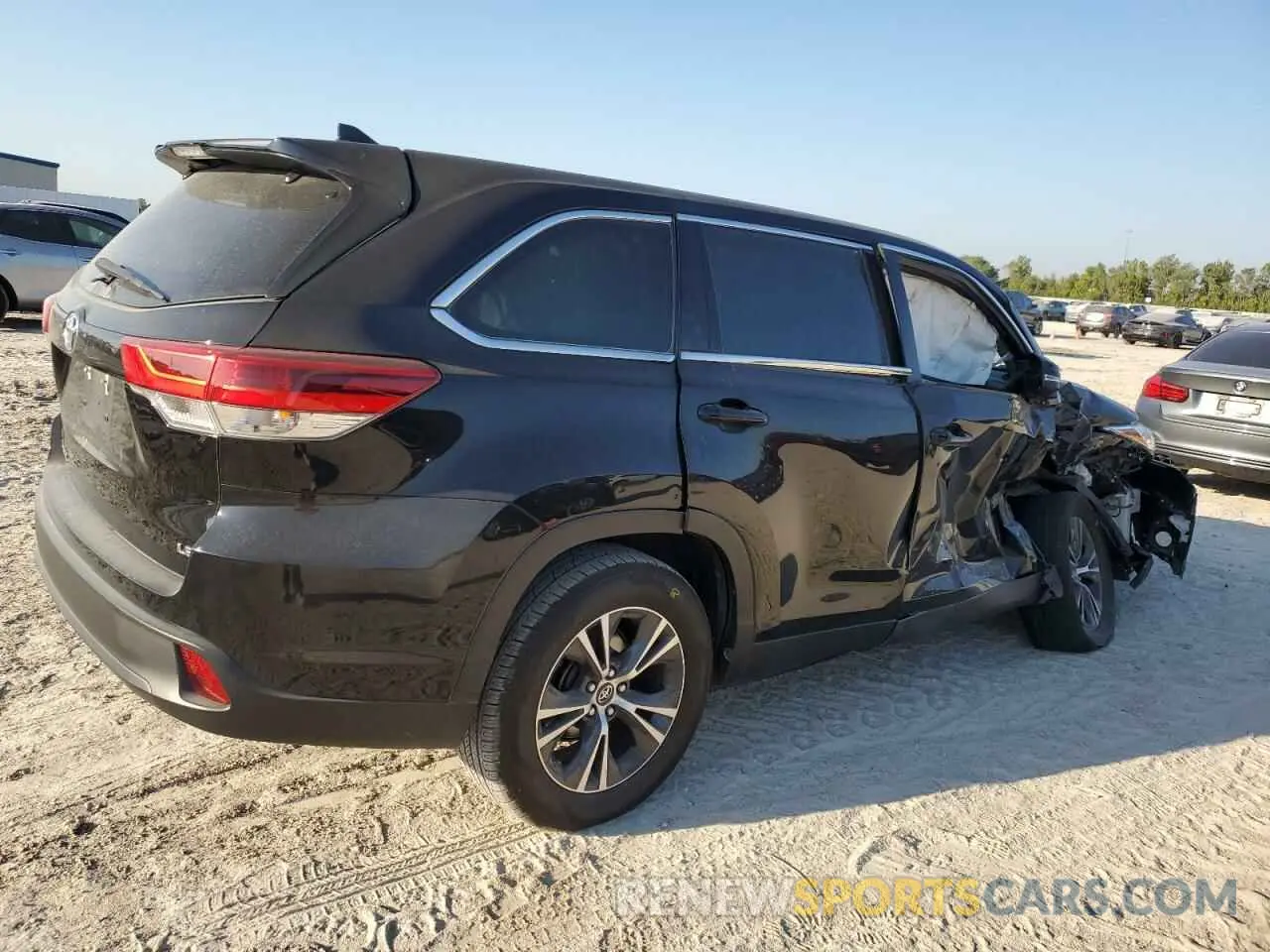 3 Photograph of a damaged car 5TDZZRFH8KS361653 TOYOTA HIGHLANDER 2019
