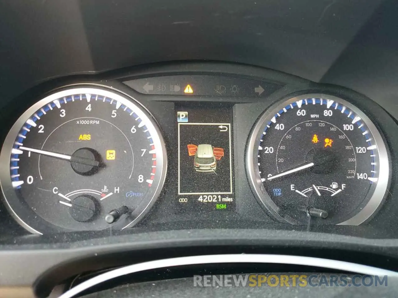 9 Photograph of a damaged car 5TDZZRFH8KS361653 TOYOTA HIGHLANDER 2019