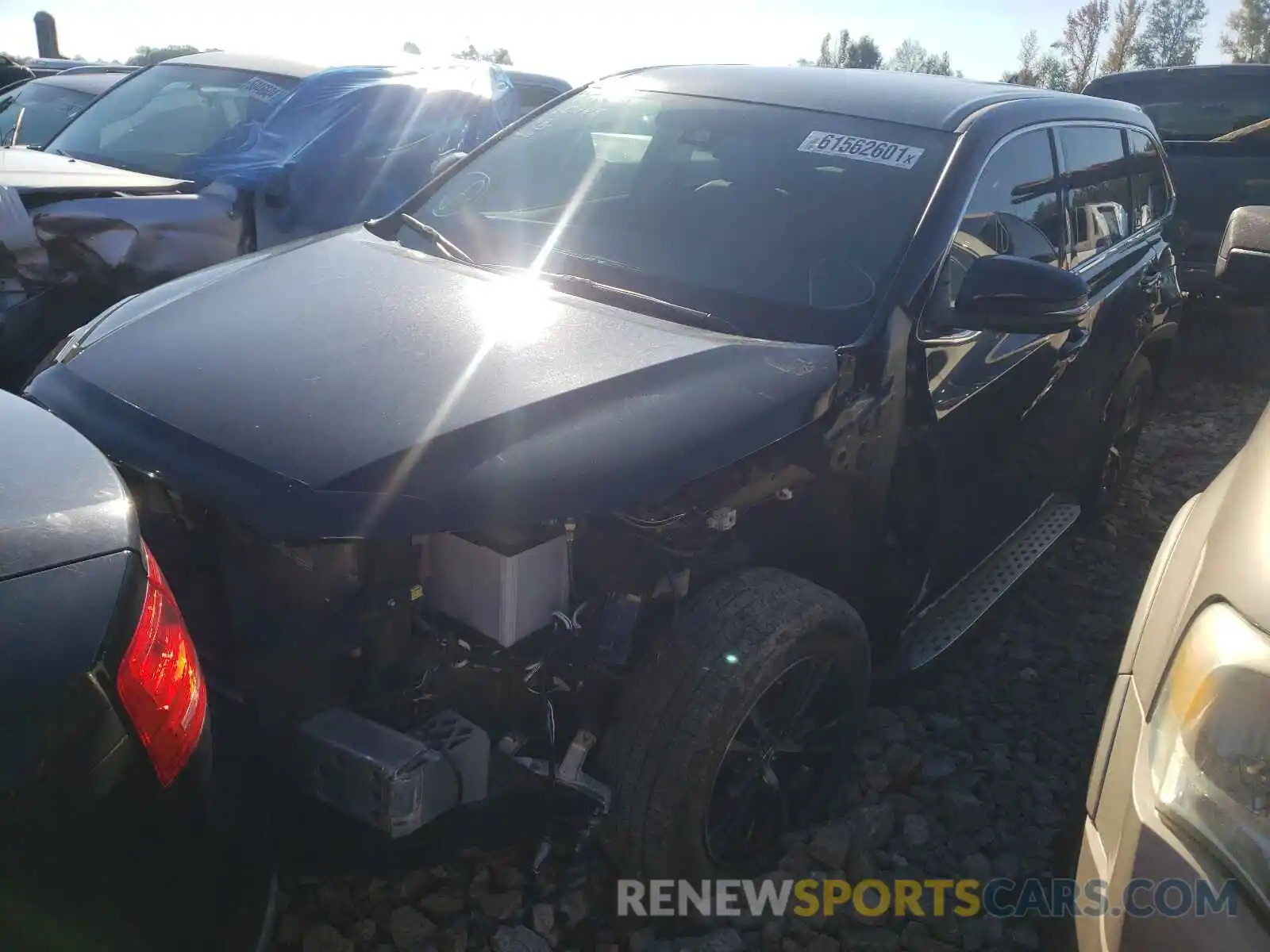 2 Photograph of a damaged car 5TDZZRFH8KS362060 TOYOTA HIGHLANDER 2019